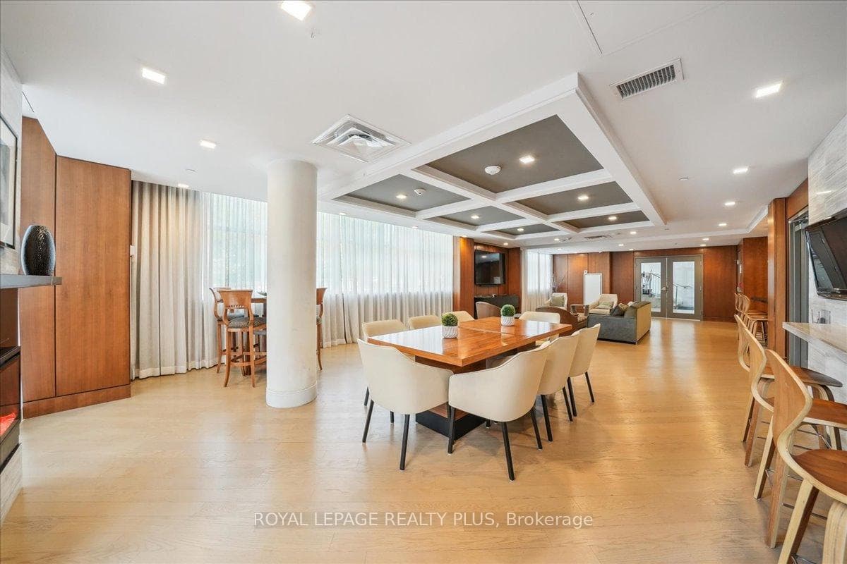 1575 Lakeshore Road Unit 117 photo 34