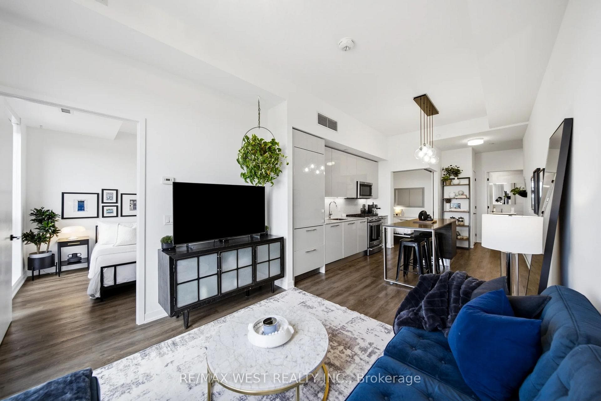 2118 Bloor Street Unit 709 photo 6