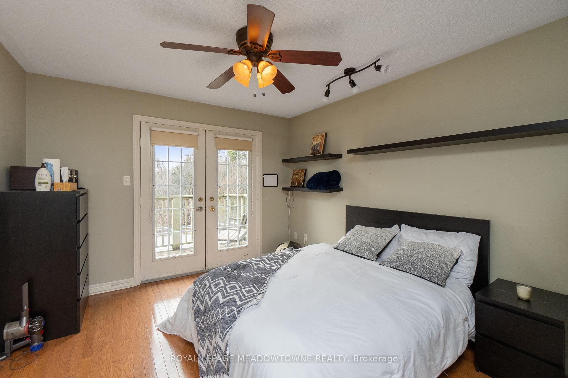 77 Russell Street photo 22