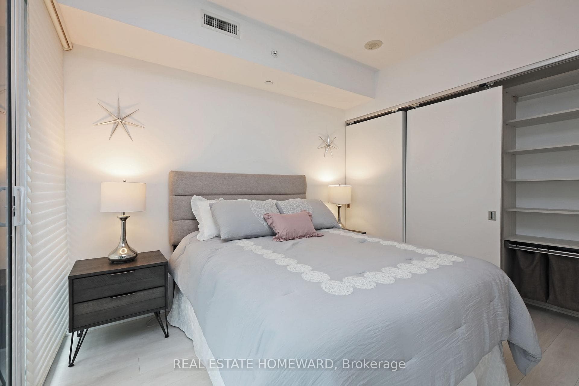 125 Peter Street Unit 711 photo 20