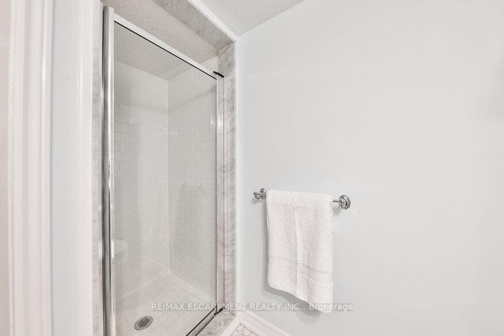 1567 Steveles Crescent photo 31