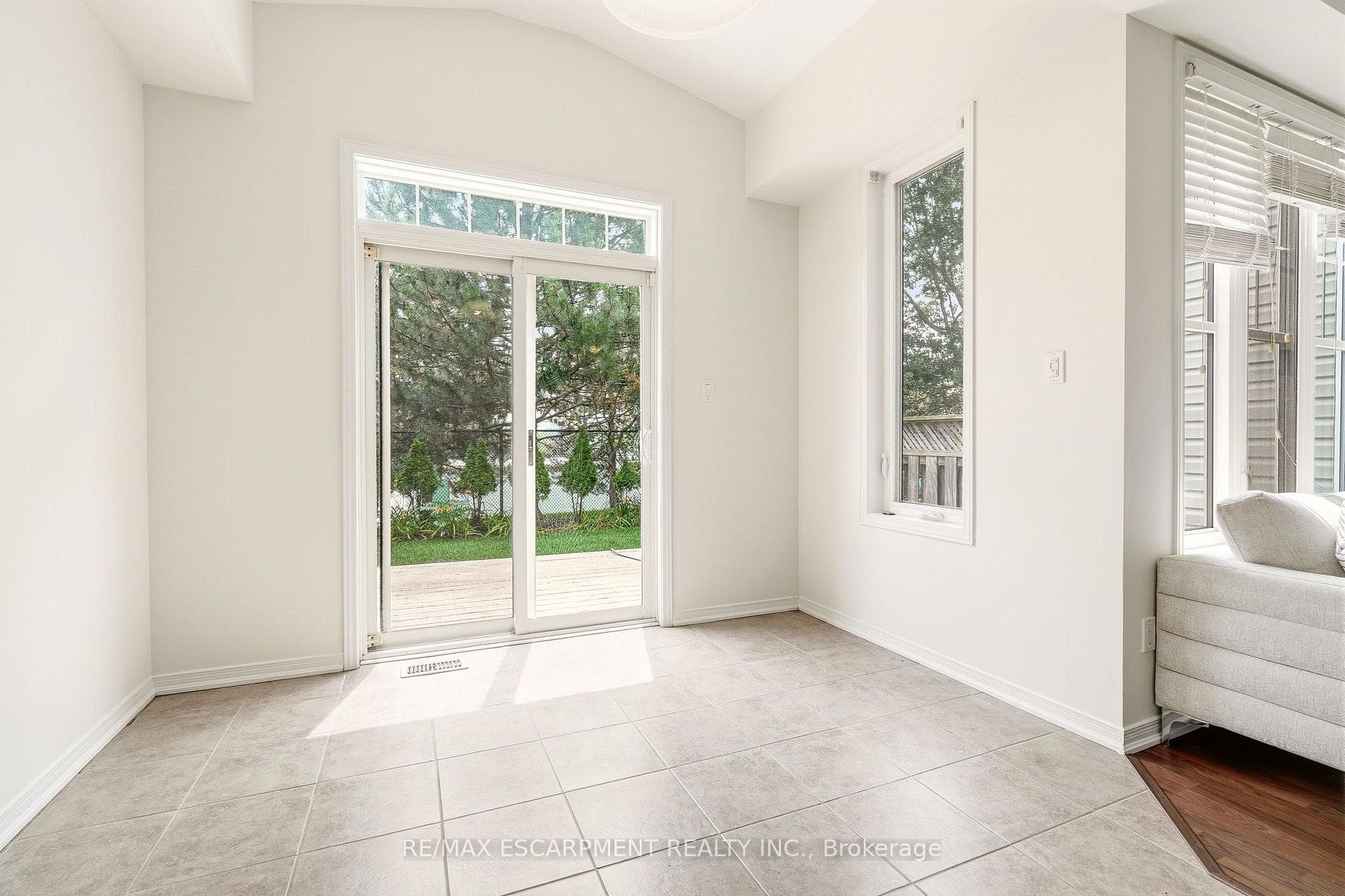 215 Nisbet Boulevard photo 19