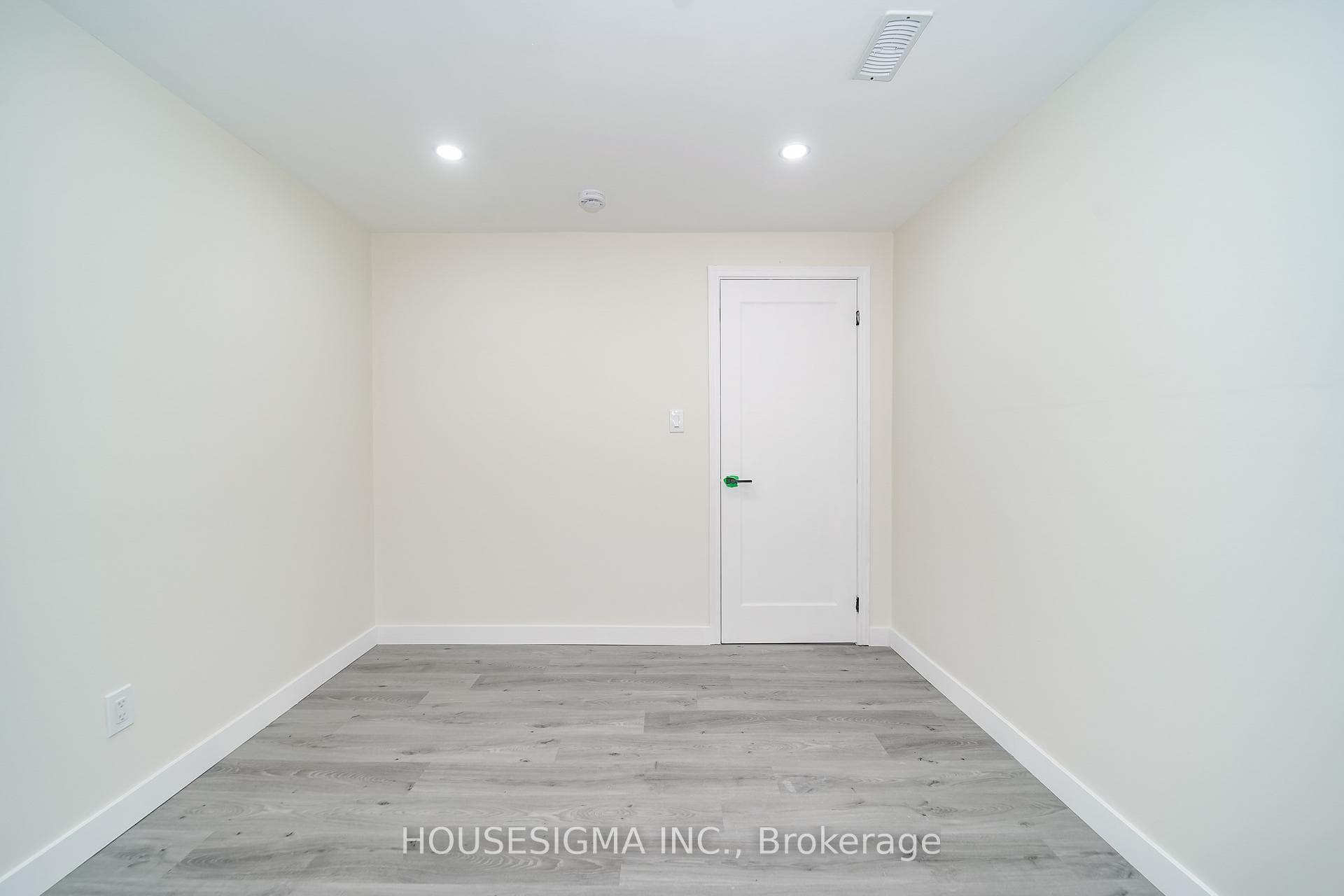 266 Royalpark Way photo 39