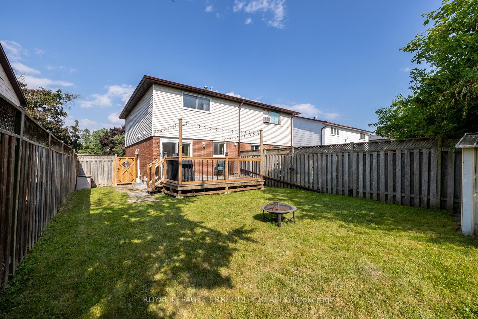 401 Vancouver Crescent photo 40