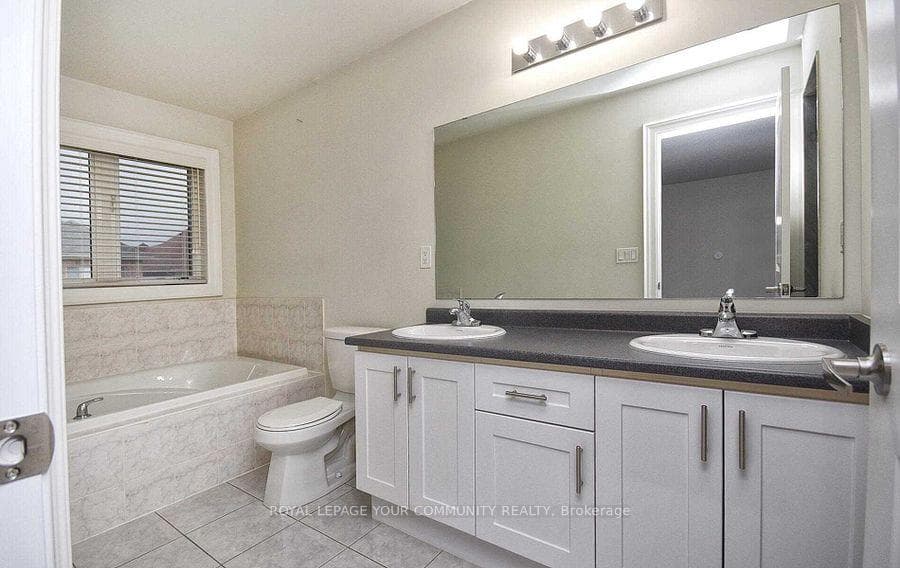 590 Sweetwater Crescent photo 23