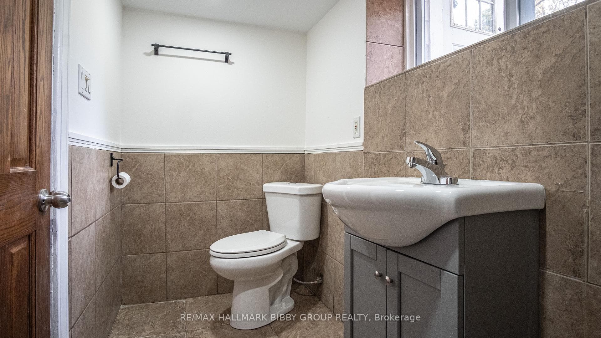 54 Dale Avenue Unit Lower A photo 13