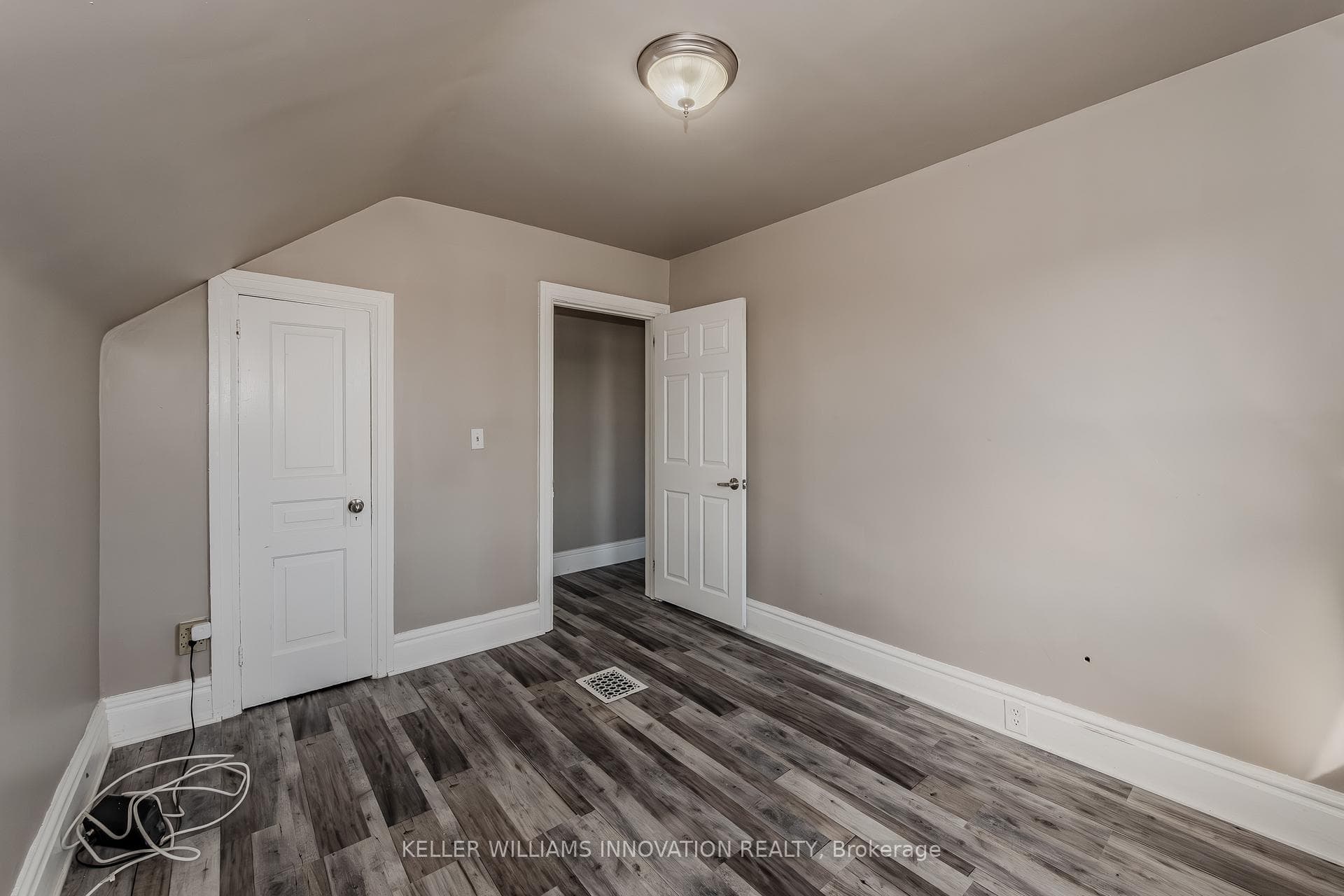 229 VICTORIA Road photo 26