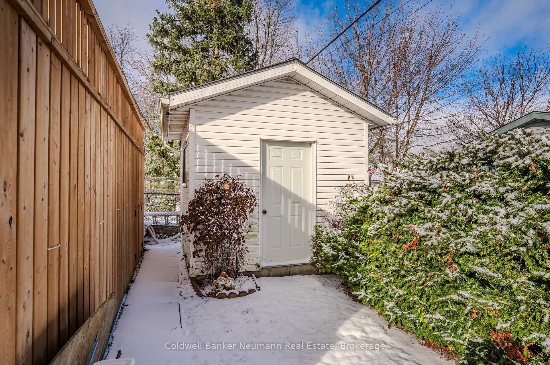 104 Dumbarton Street photo 34