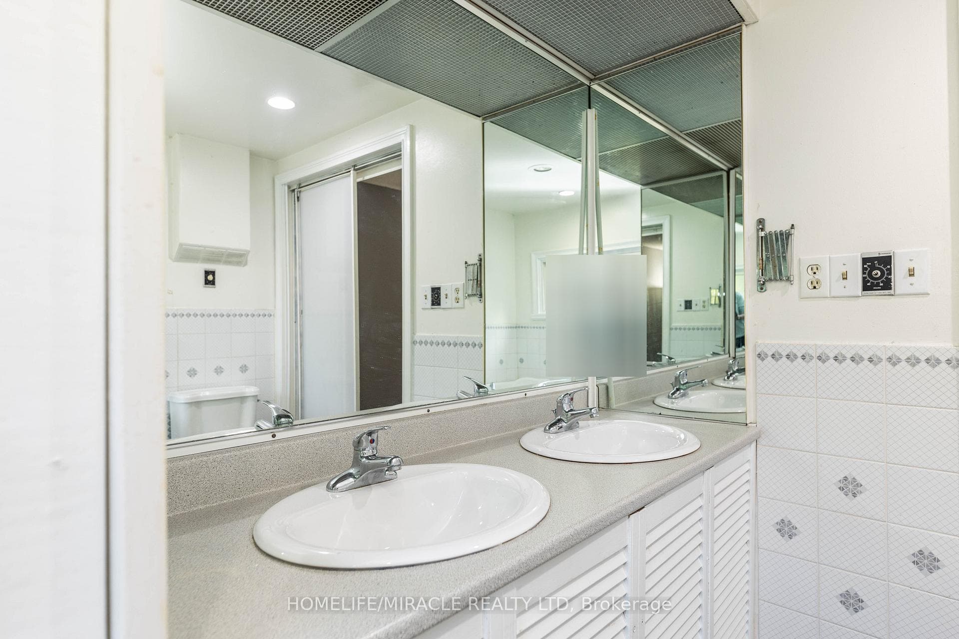 1 Lowell Avenue photo 17