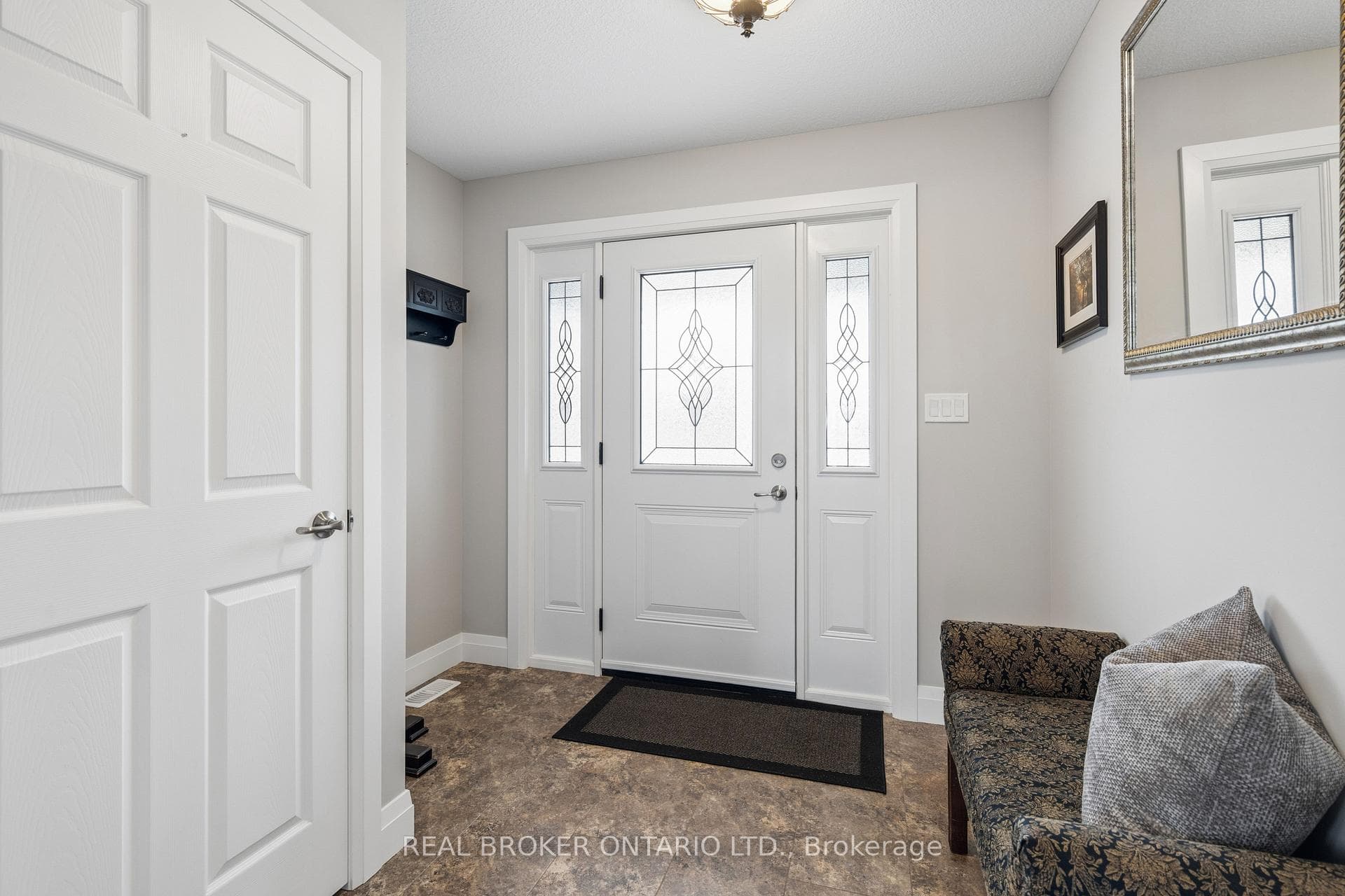 480 Grand Trunk Street photo 9