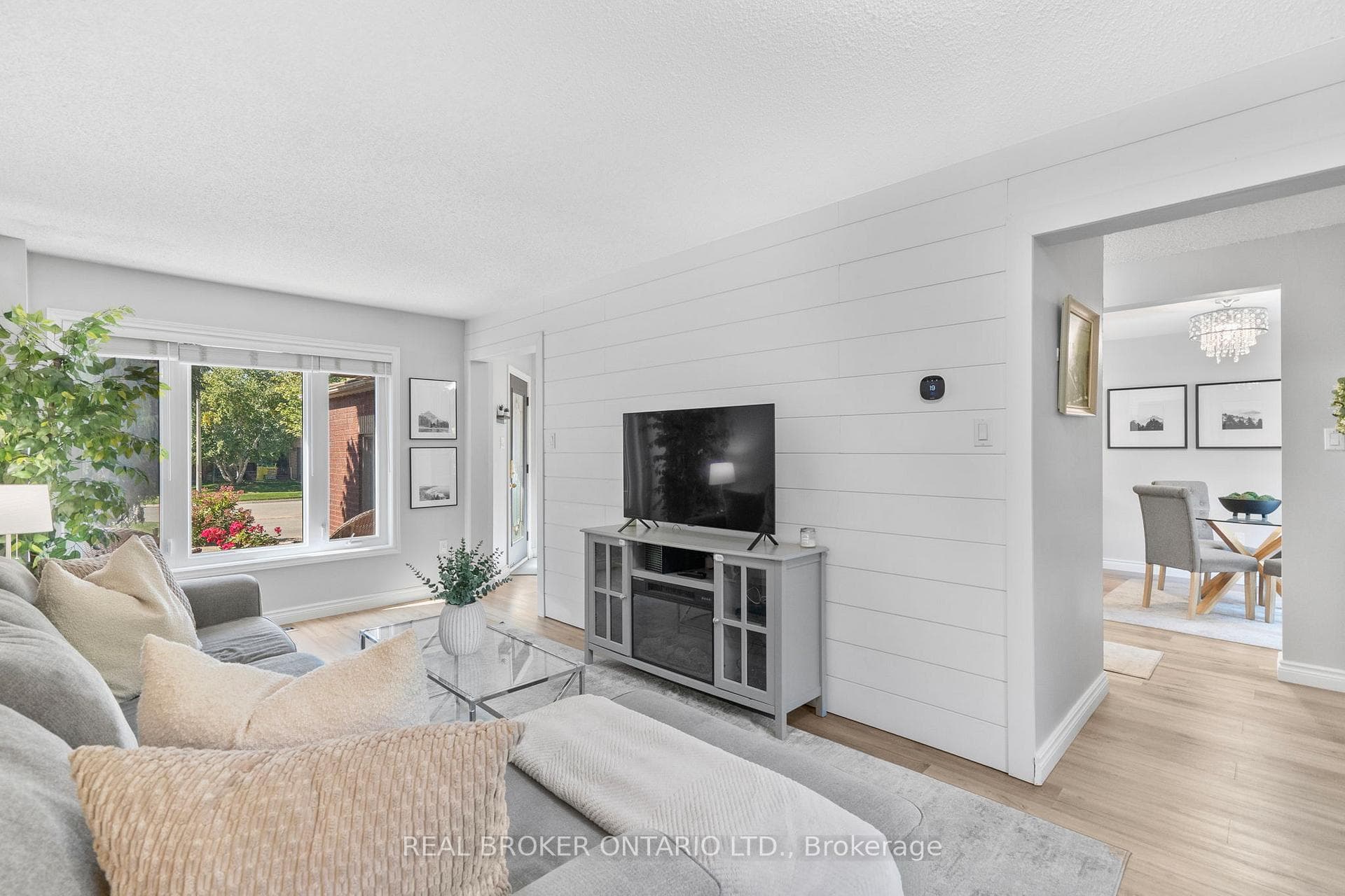 40 Davis Crescent photo 12