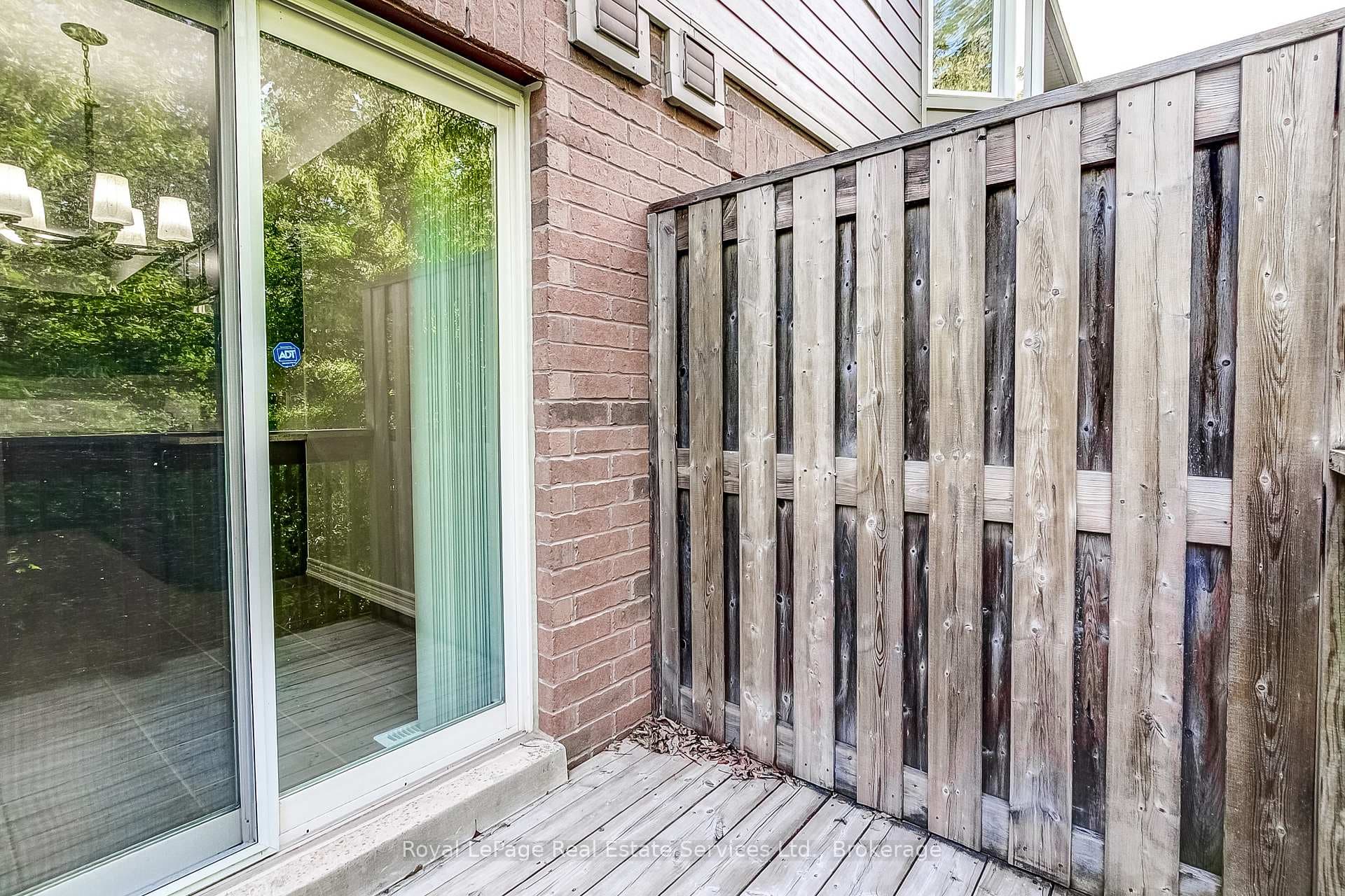 Walkput from Kitchen to Deck - BBQ Here!