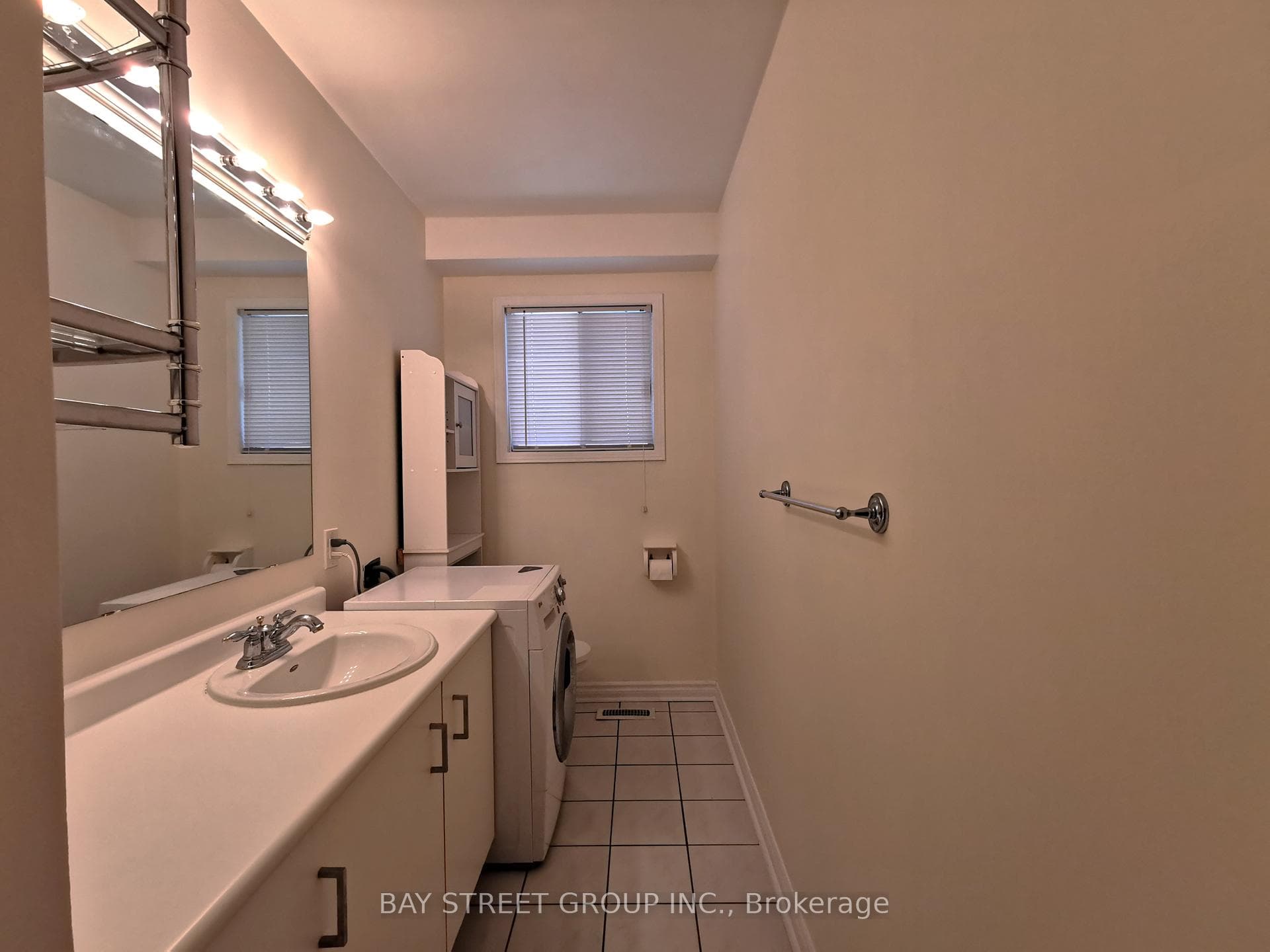 77 Toba Crescent photo 9