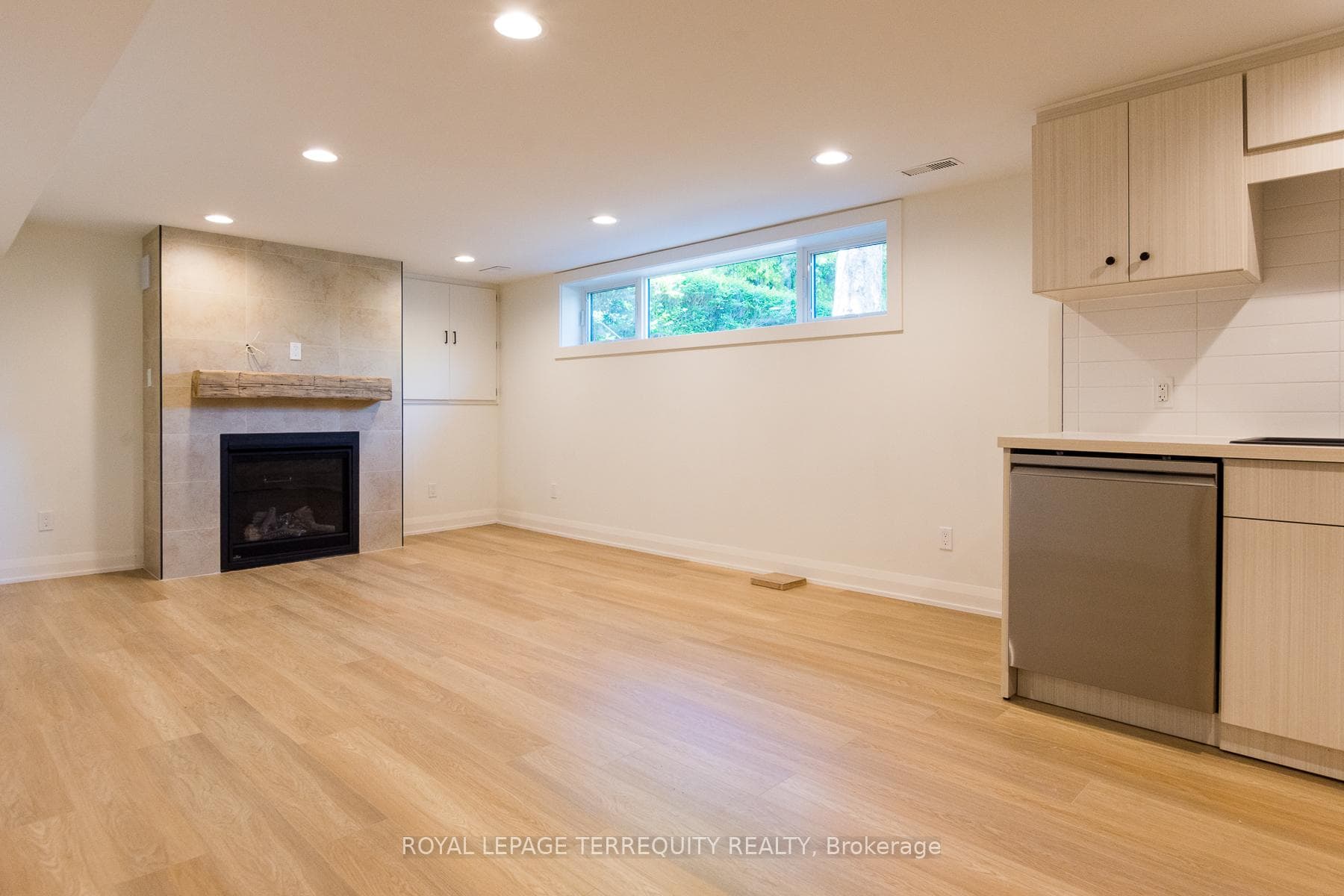 23 Decarie Circle Unit Bsmt photo 5
