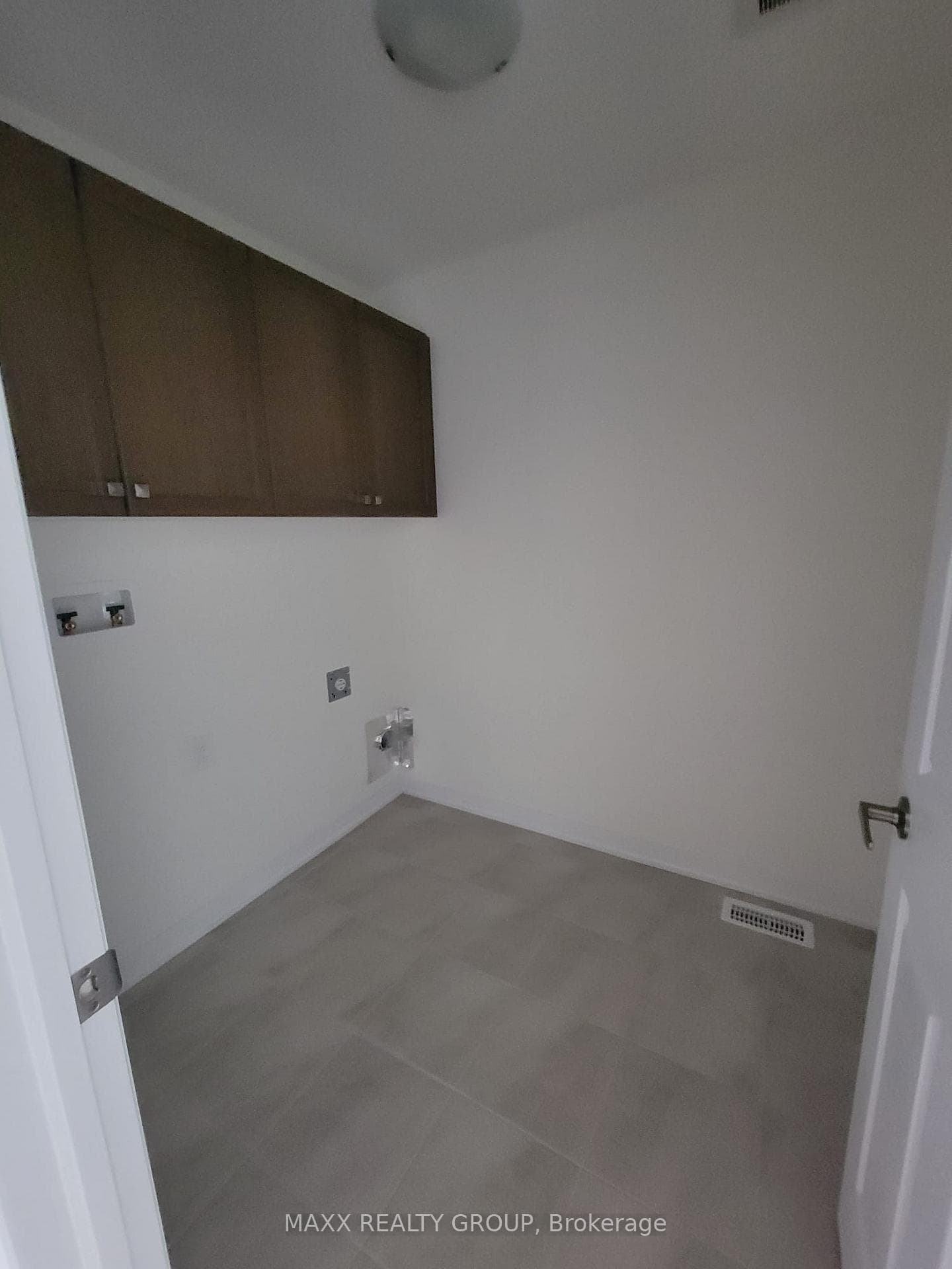 111 Brighton Lane photo 13
