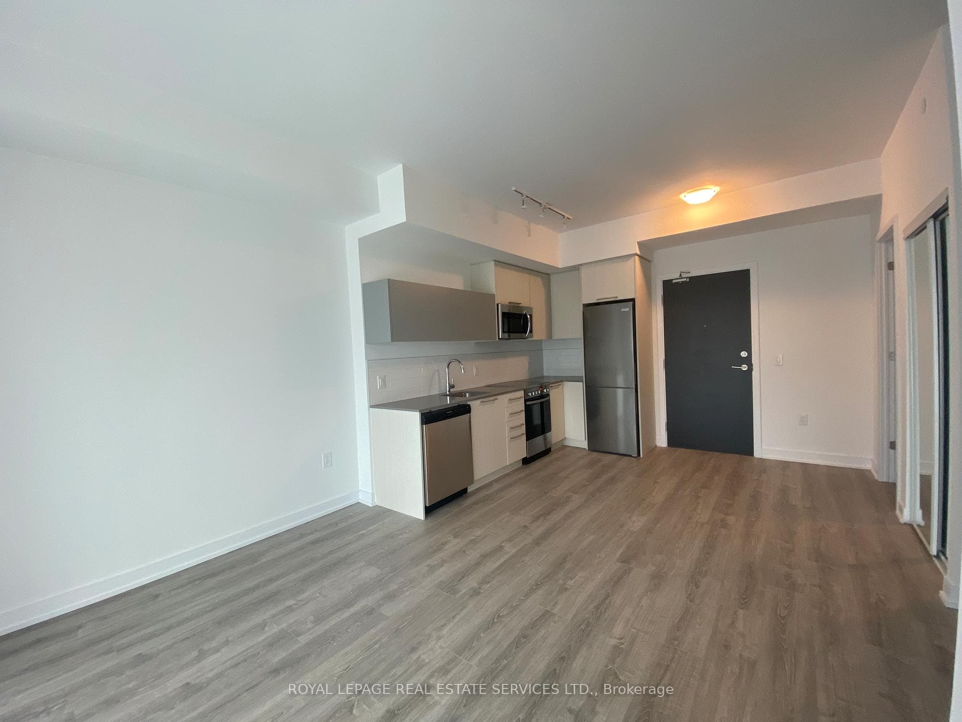 25 Neighbourhood Lane Unit 605 photo 3
