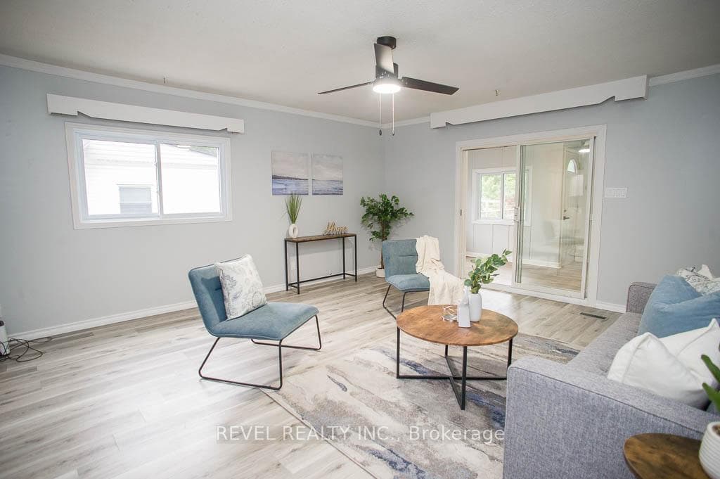 8 Helen Avenue photo 9