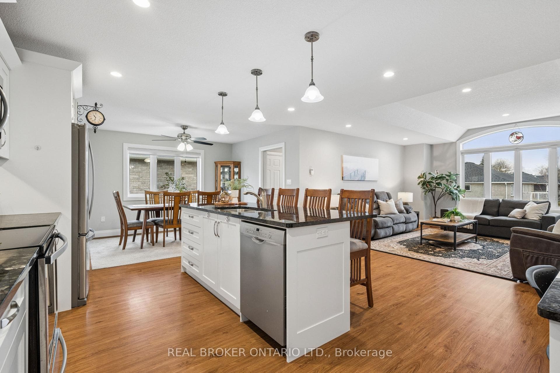 480 Grand Trunk Street photo 11