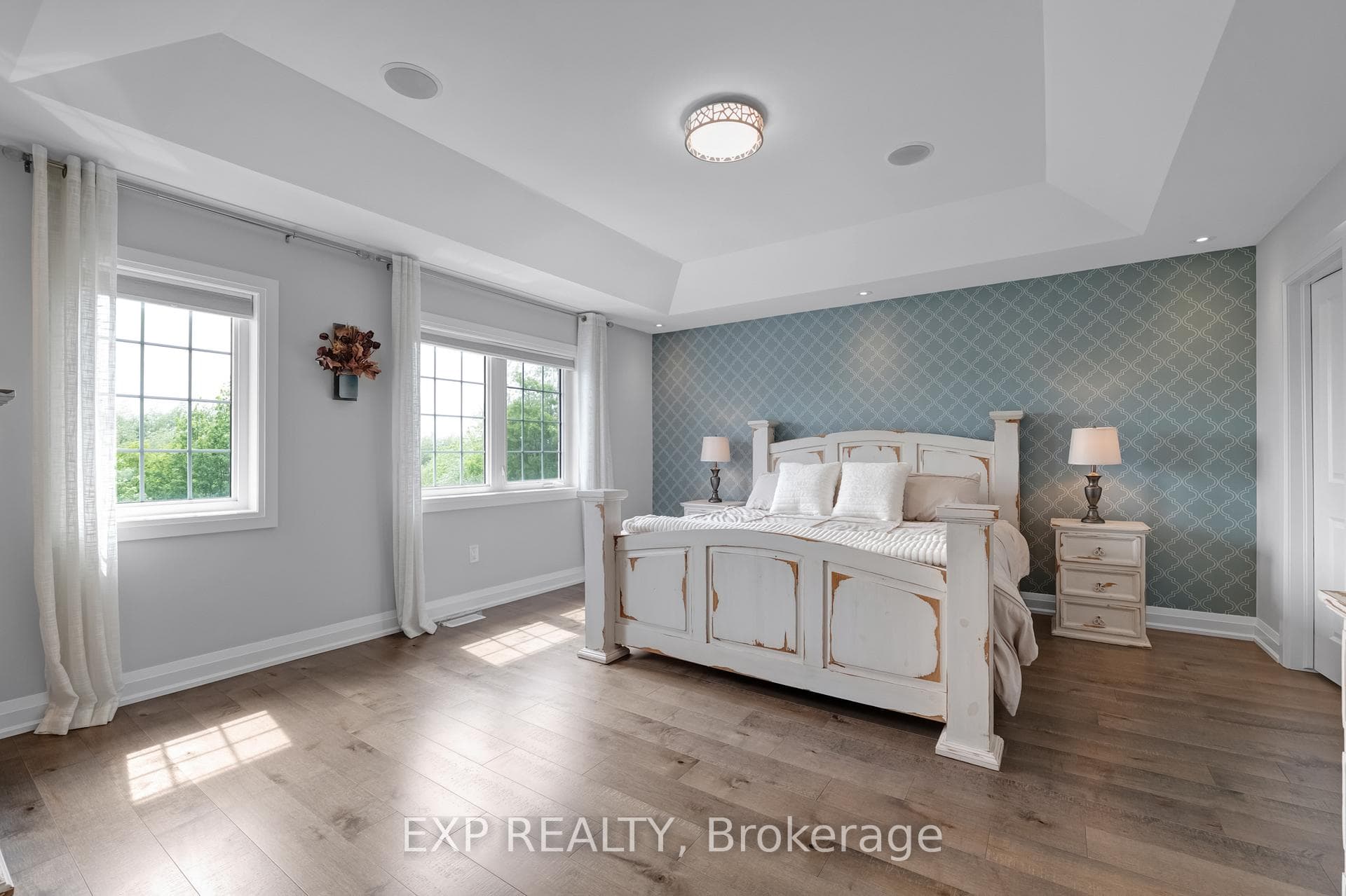 156 Degraaf Crescent photo 22