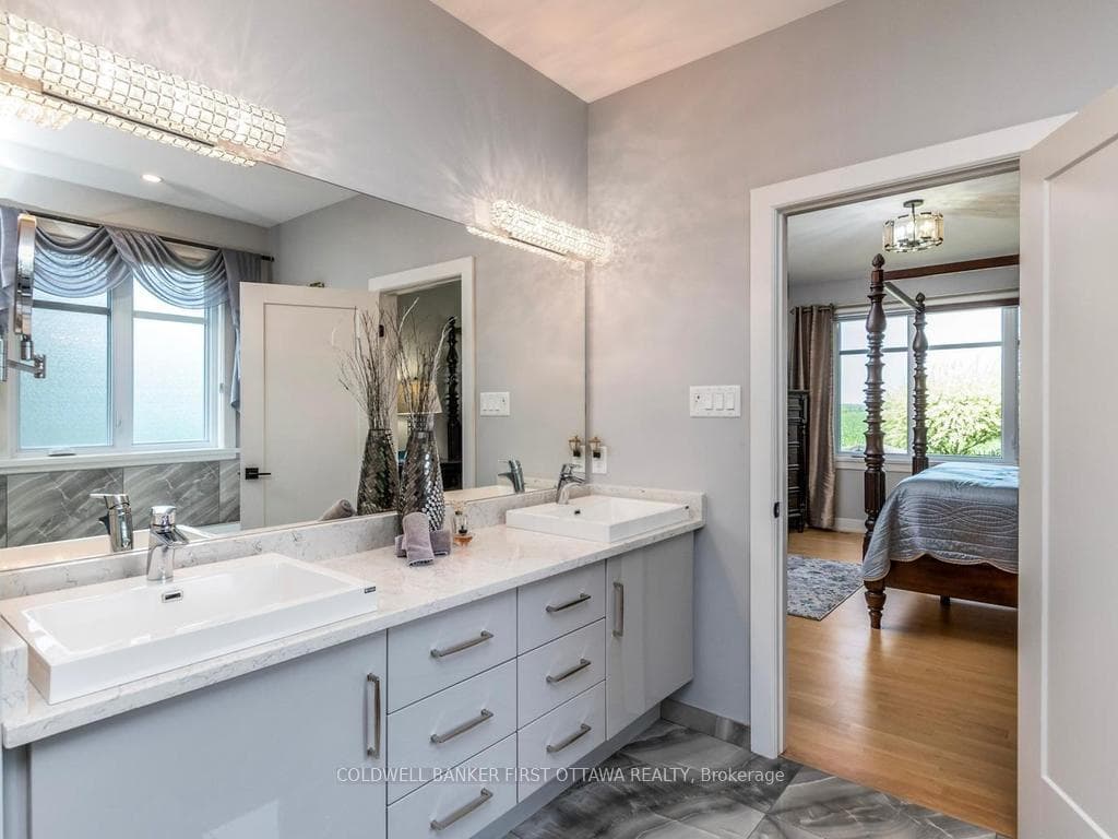 76 Bald Eagle Crescent photo 24