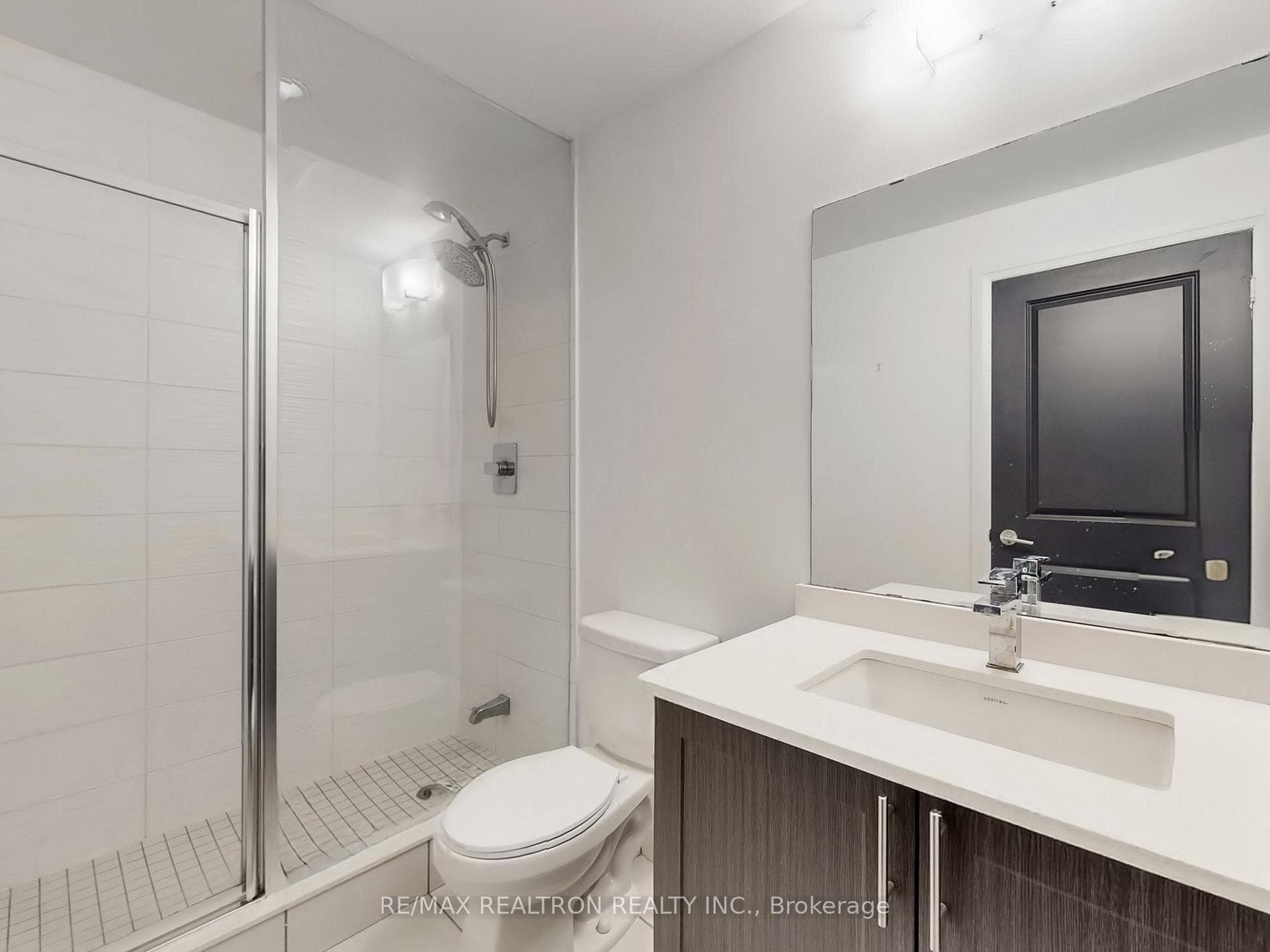 Primary En-suite bathroom
