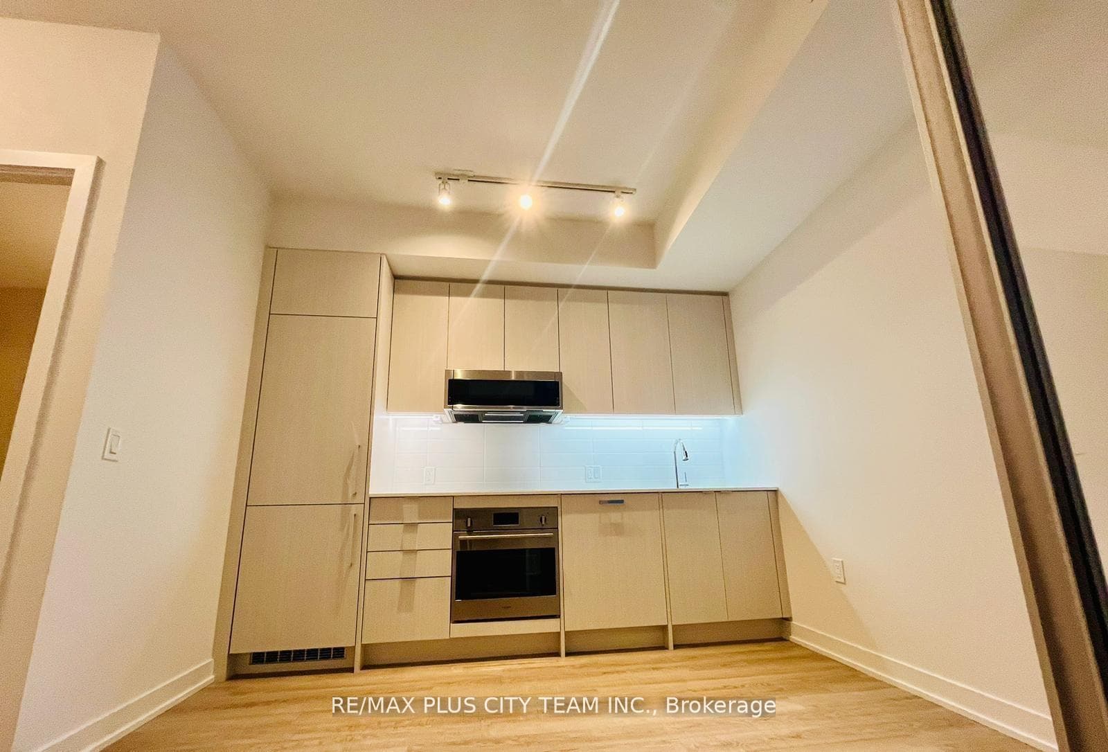 250 Lawrence Avenue Unit 201 photo 4
