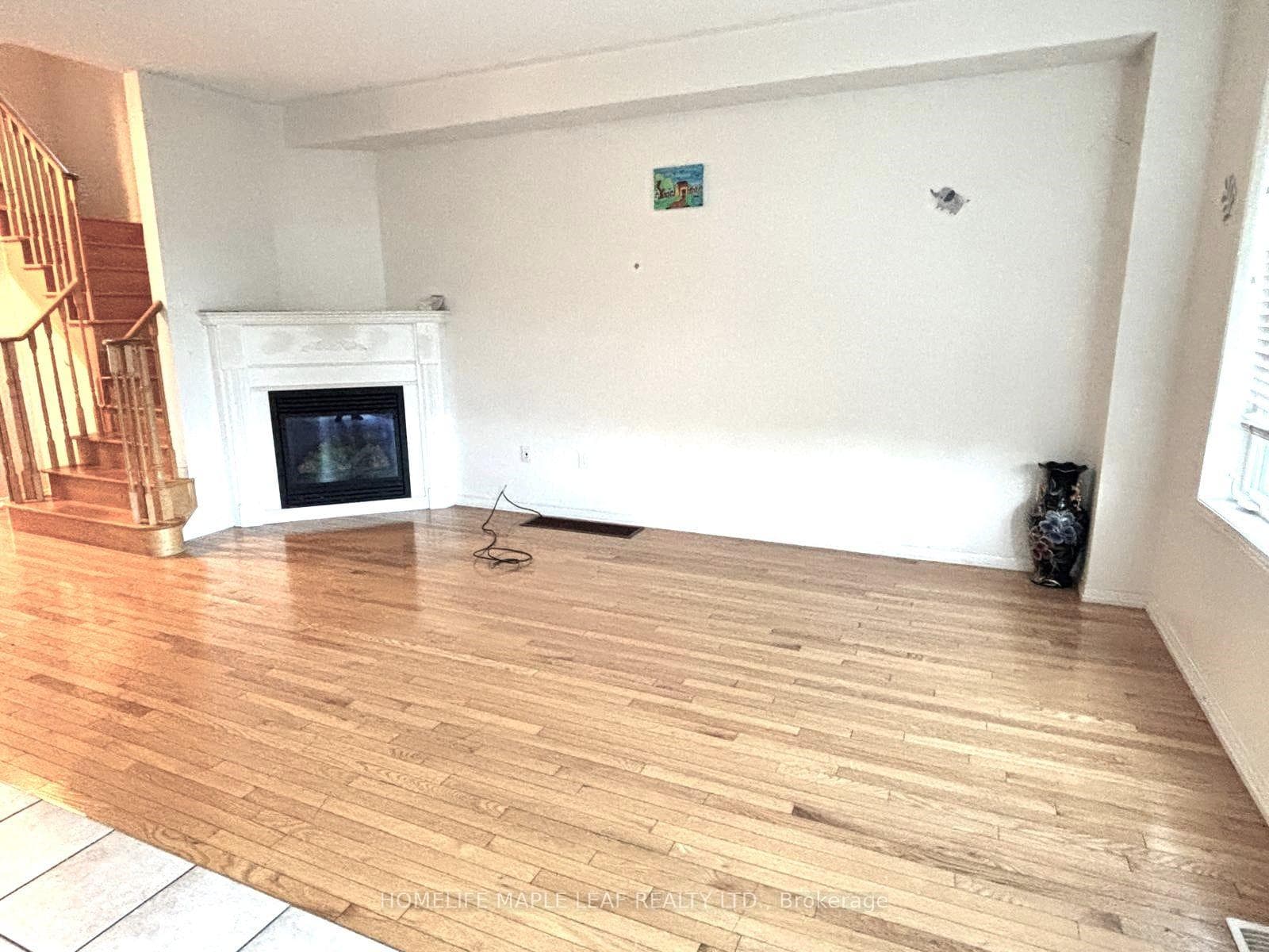 39 Sussexdale Drive photo 4
