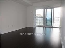 386 Yonge Street Unit 721 photo 5