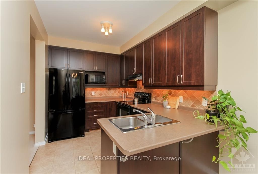 818 TABARET Street photo 11