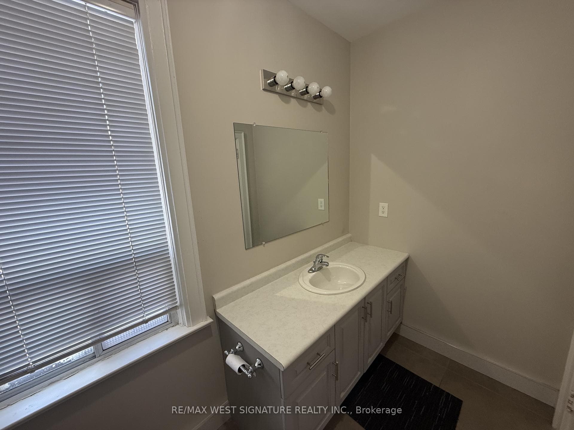 2984 King Road photo 10