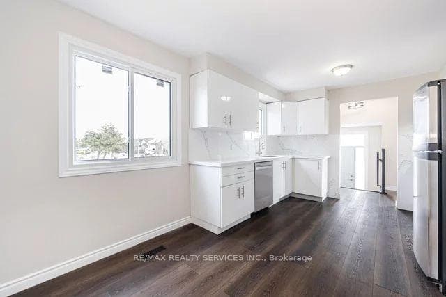 415 Hansen Road photo 8