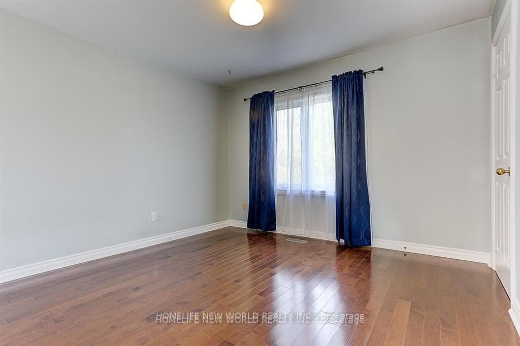27 Ashdown Cres Crescent photo 23