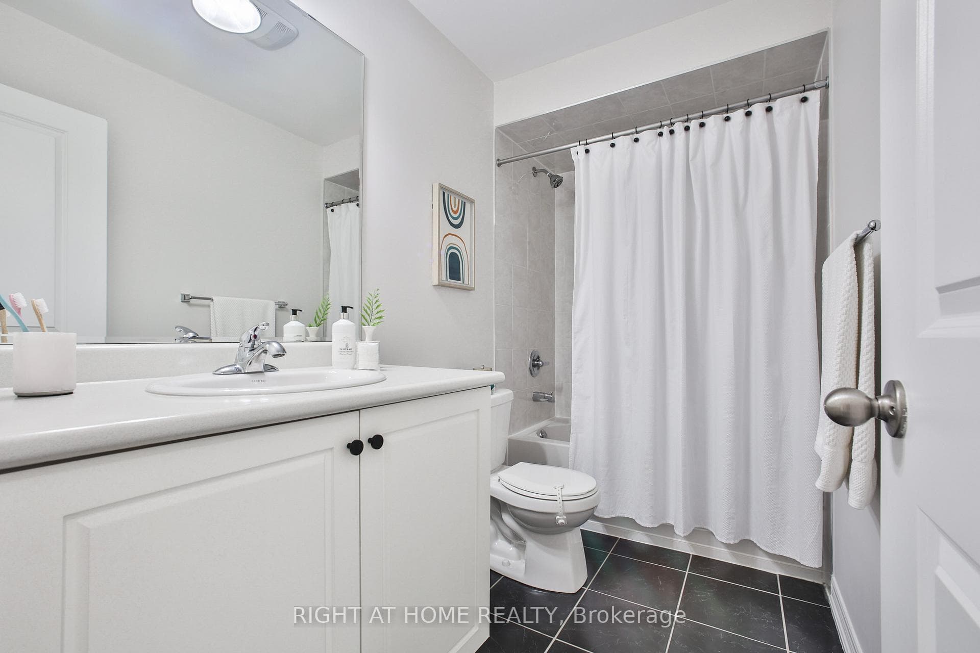 37 Ivor Crescent photo 28
