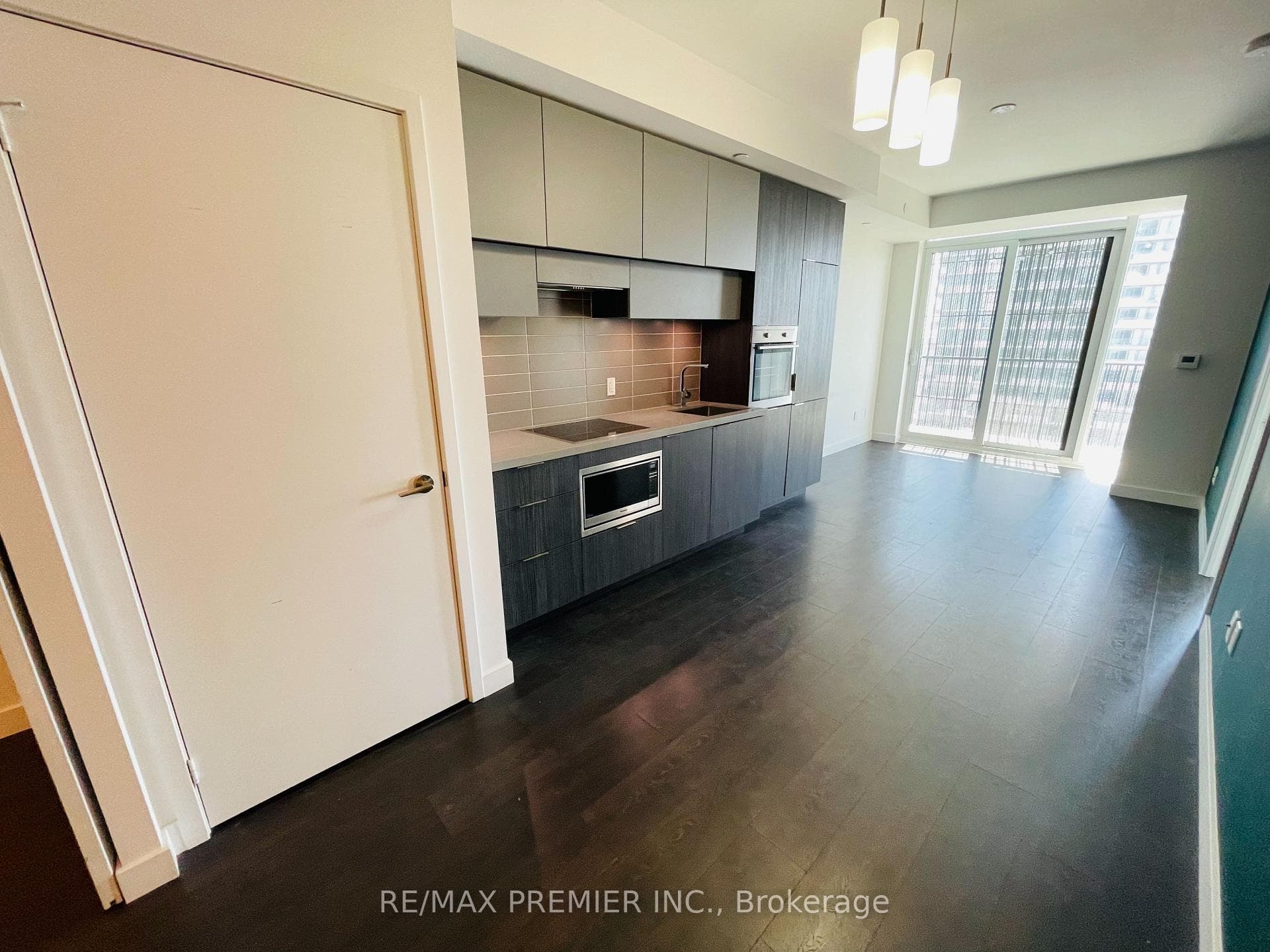 8 Eglinton Avenue Unit 4301 photo 2