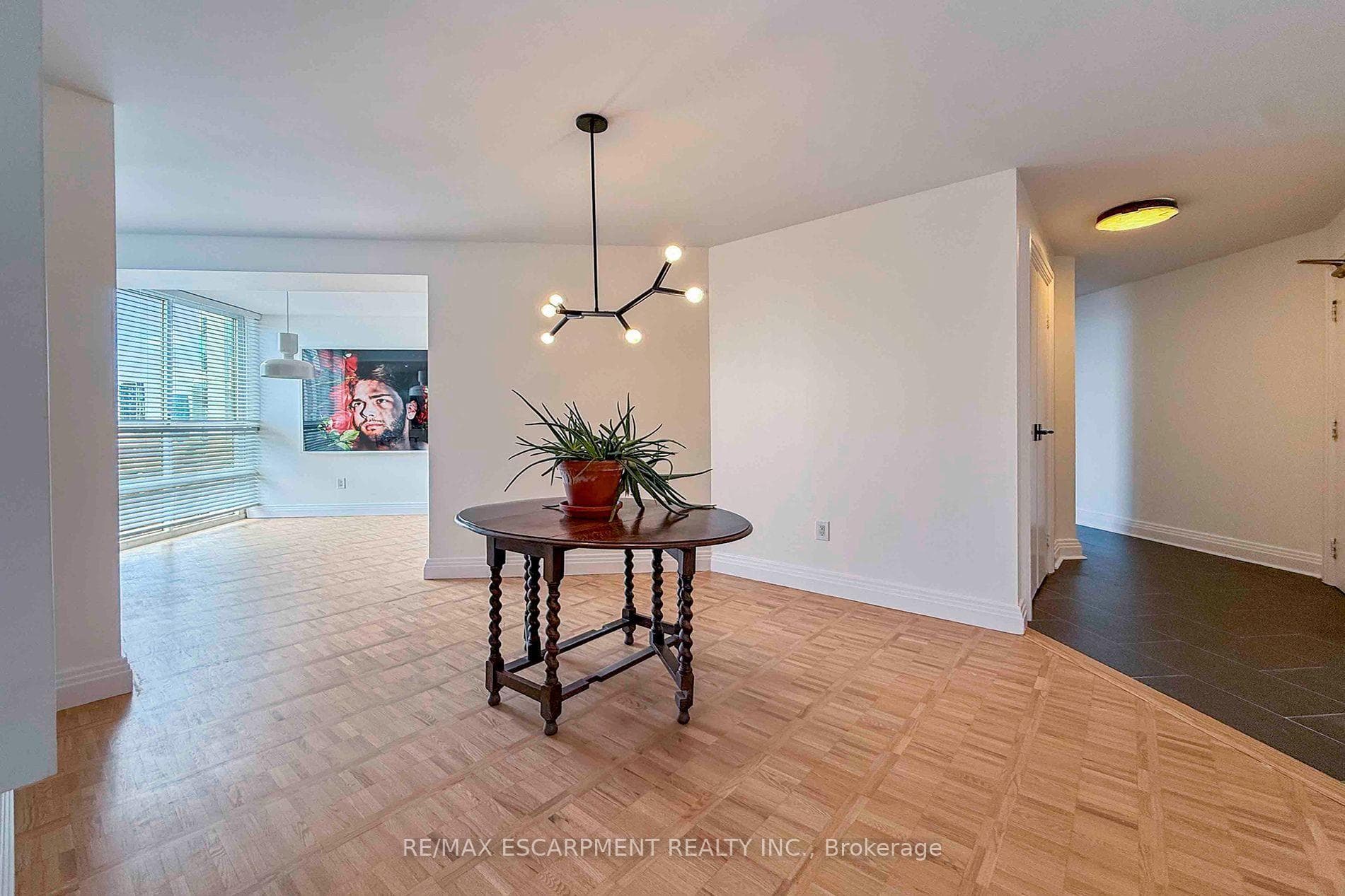 3650 Kaneff Crescent Unit 2804 photo 5