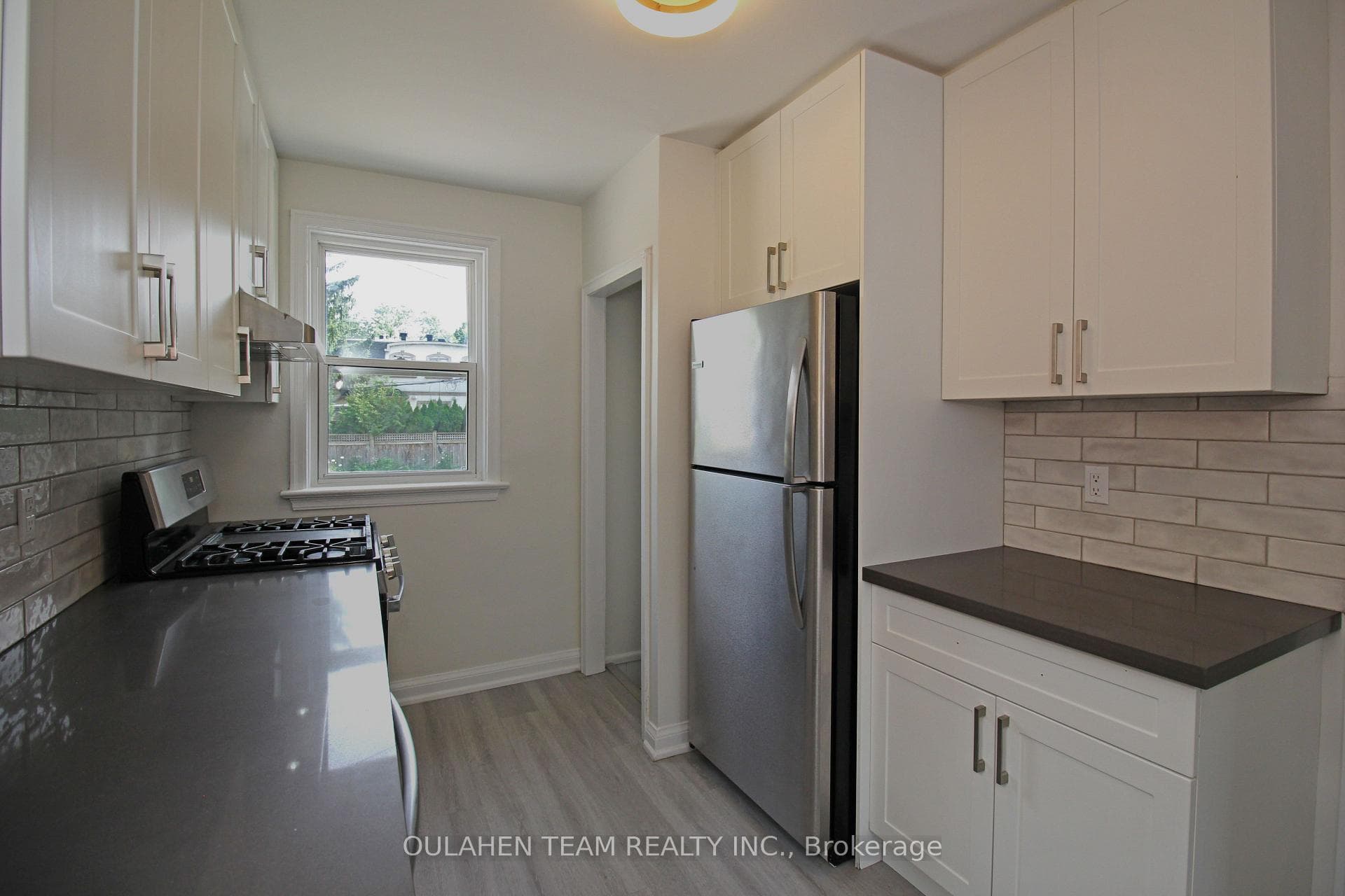 93 Sheppard Avenue photo 8