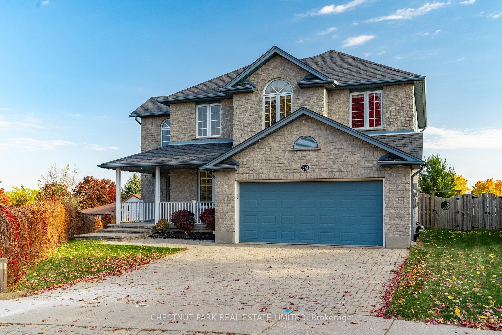 241 Fern Crescent photo 2