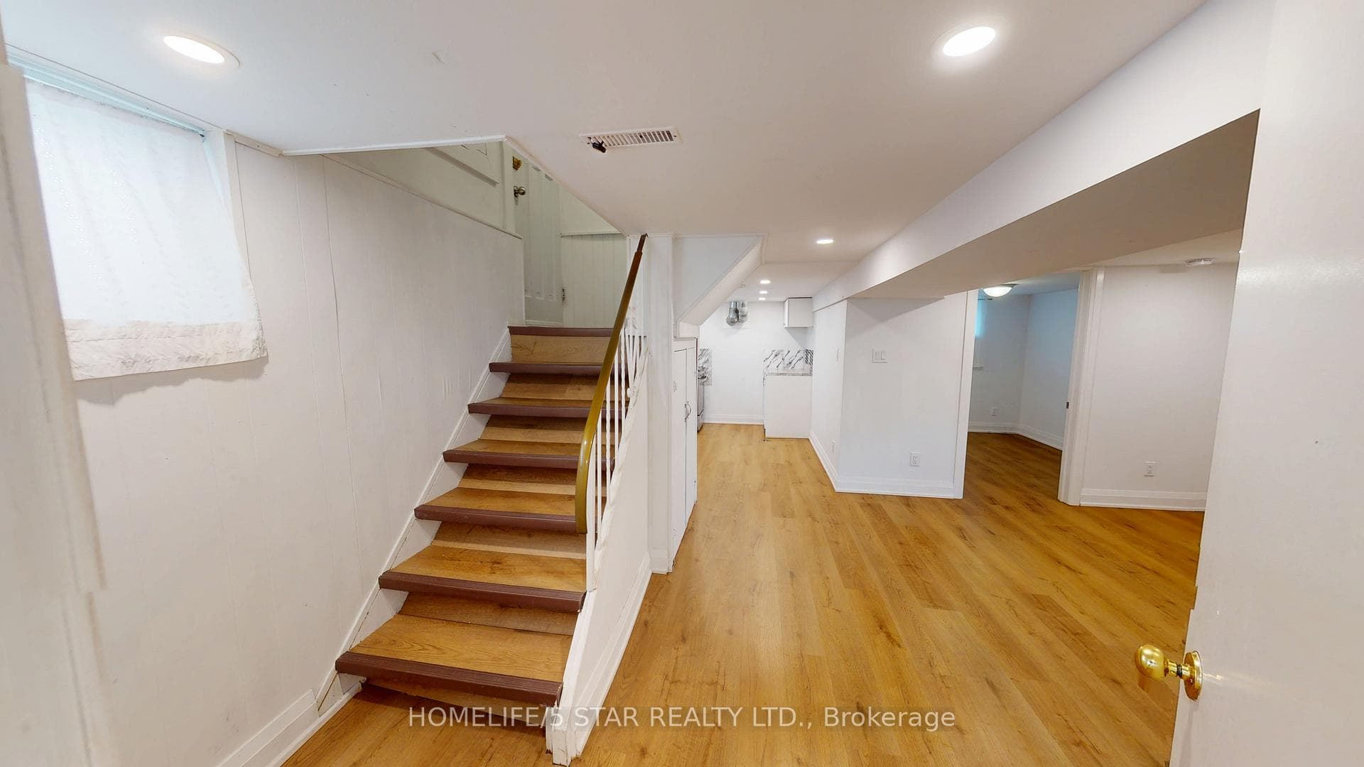 275 Oakwood Avenue Unit Bsmt photo 2