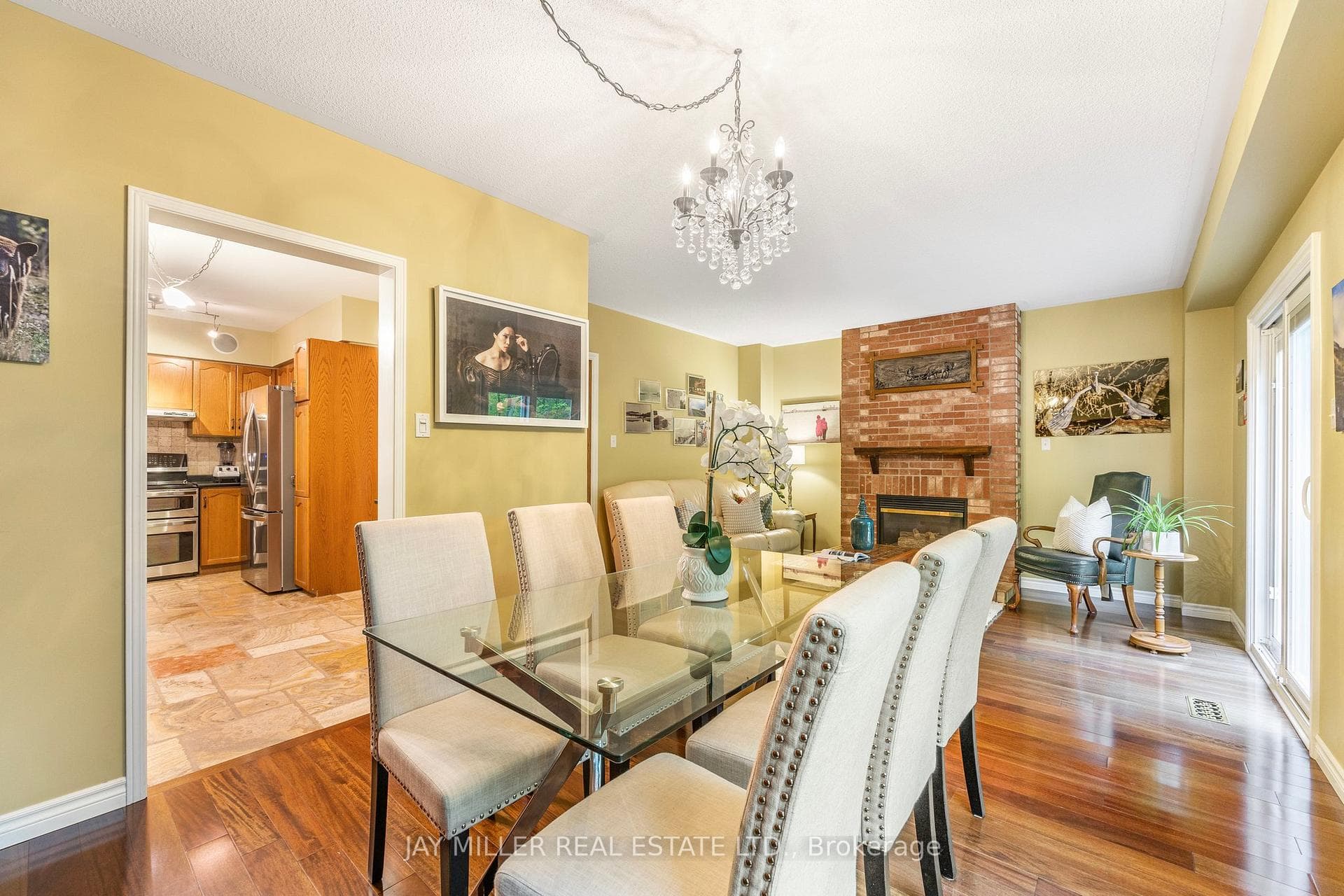 438 Carruthers Avenue photo 5