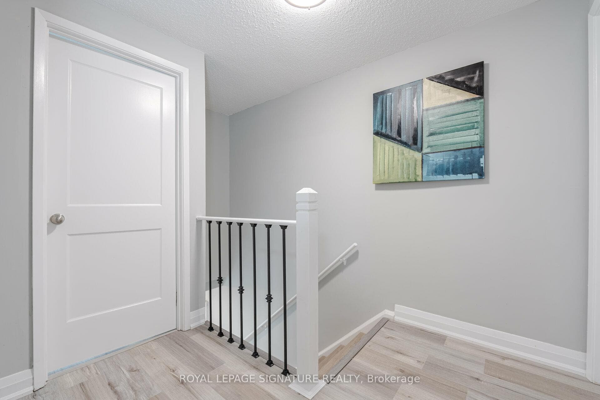 1299 Fenelon Crescent photo 14