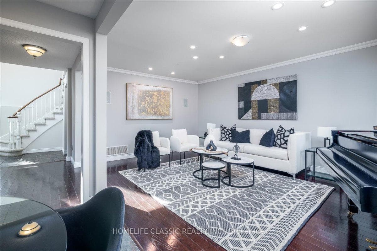 8 Gilbank Drive photo 5