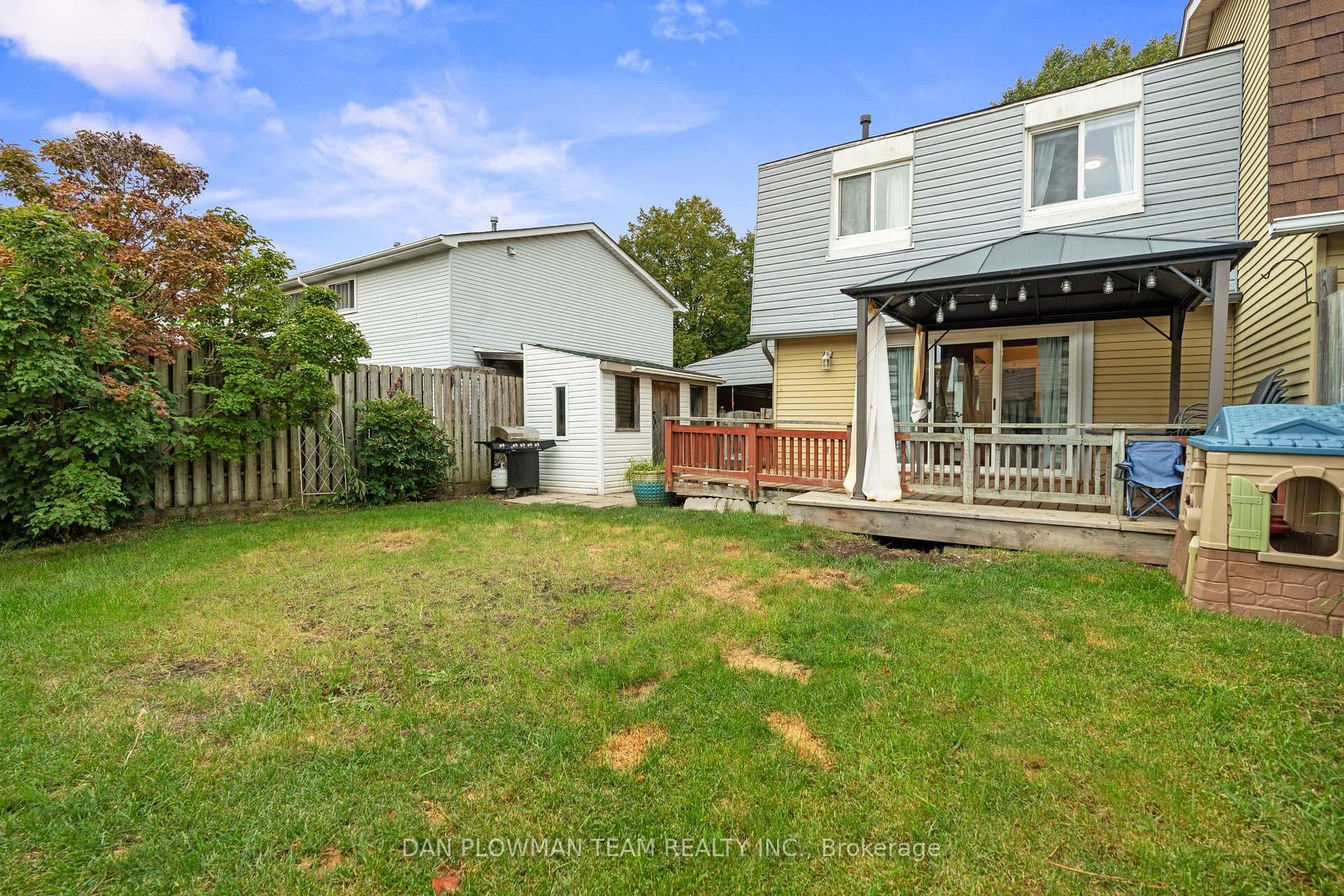 1288 Fenelon Crescent photo 30