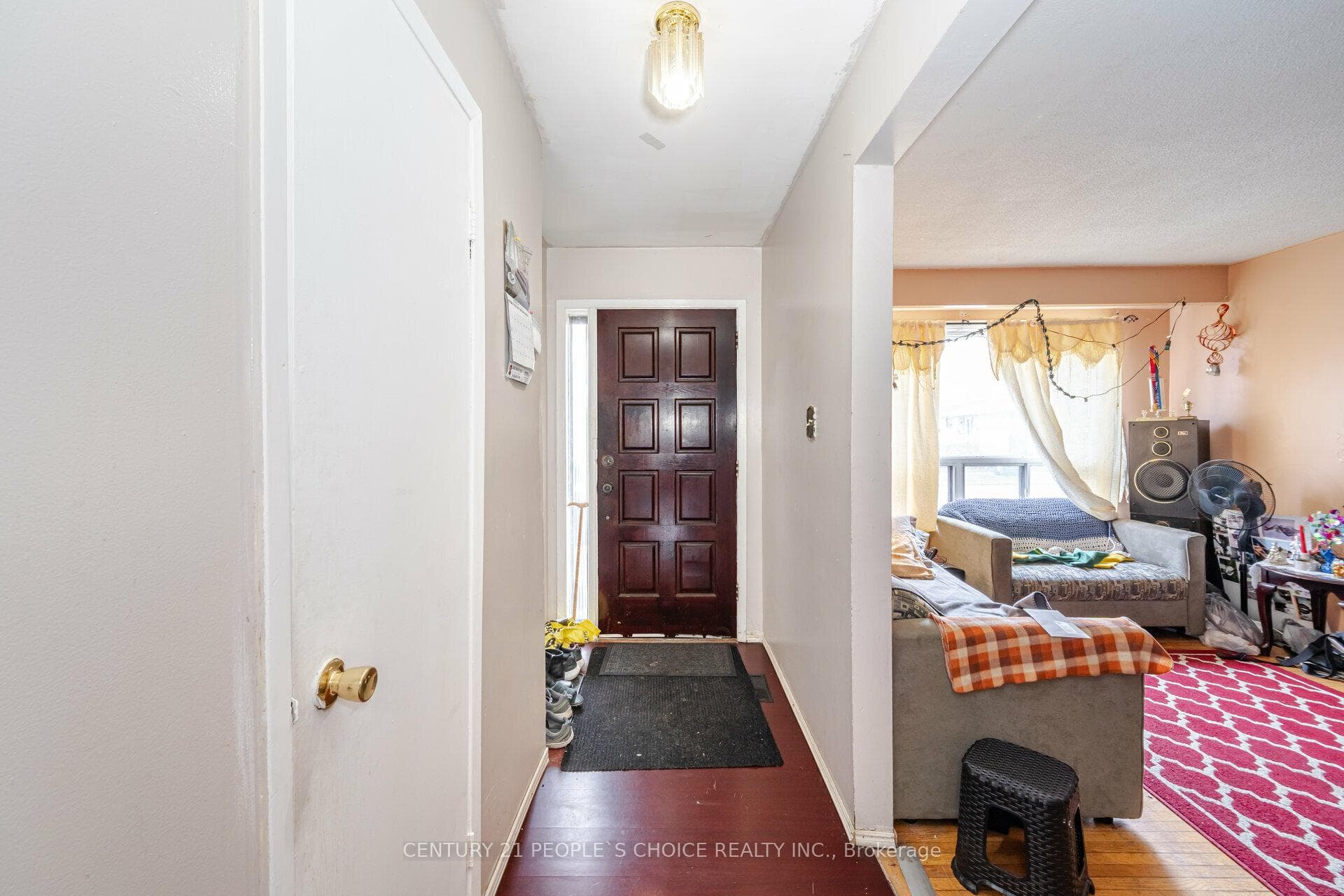 3114 Redbank Crescent photo 5