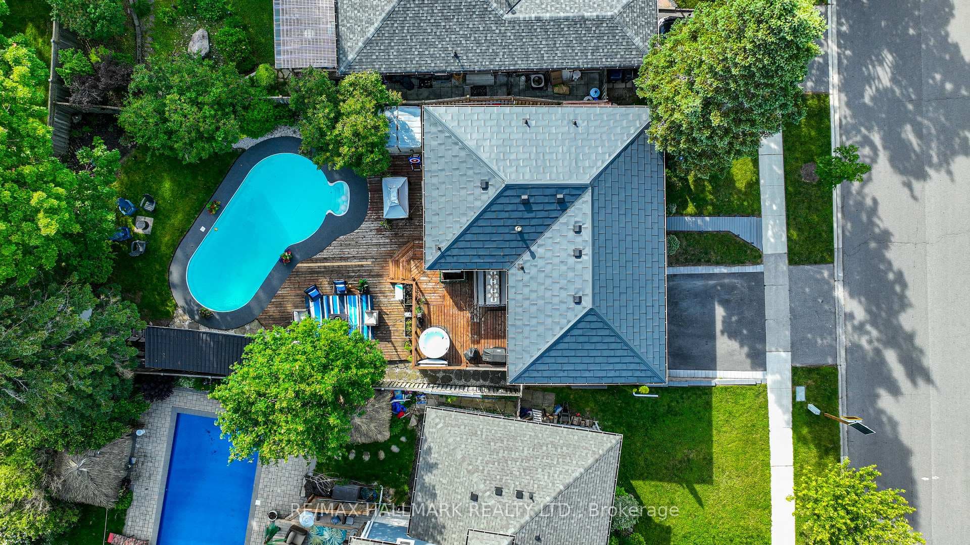 Metal Roof huge Private yard