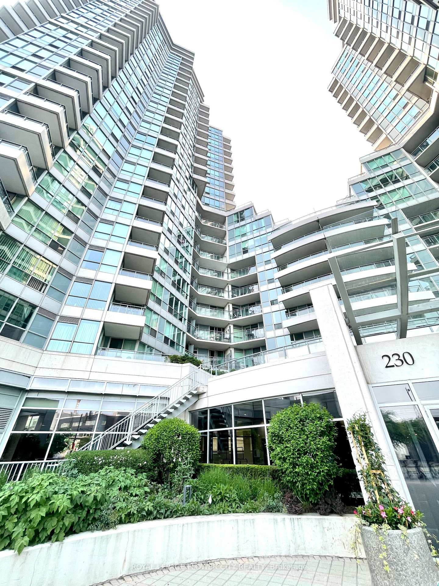 228 Queens Quay Unit 801 photo 2