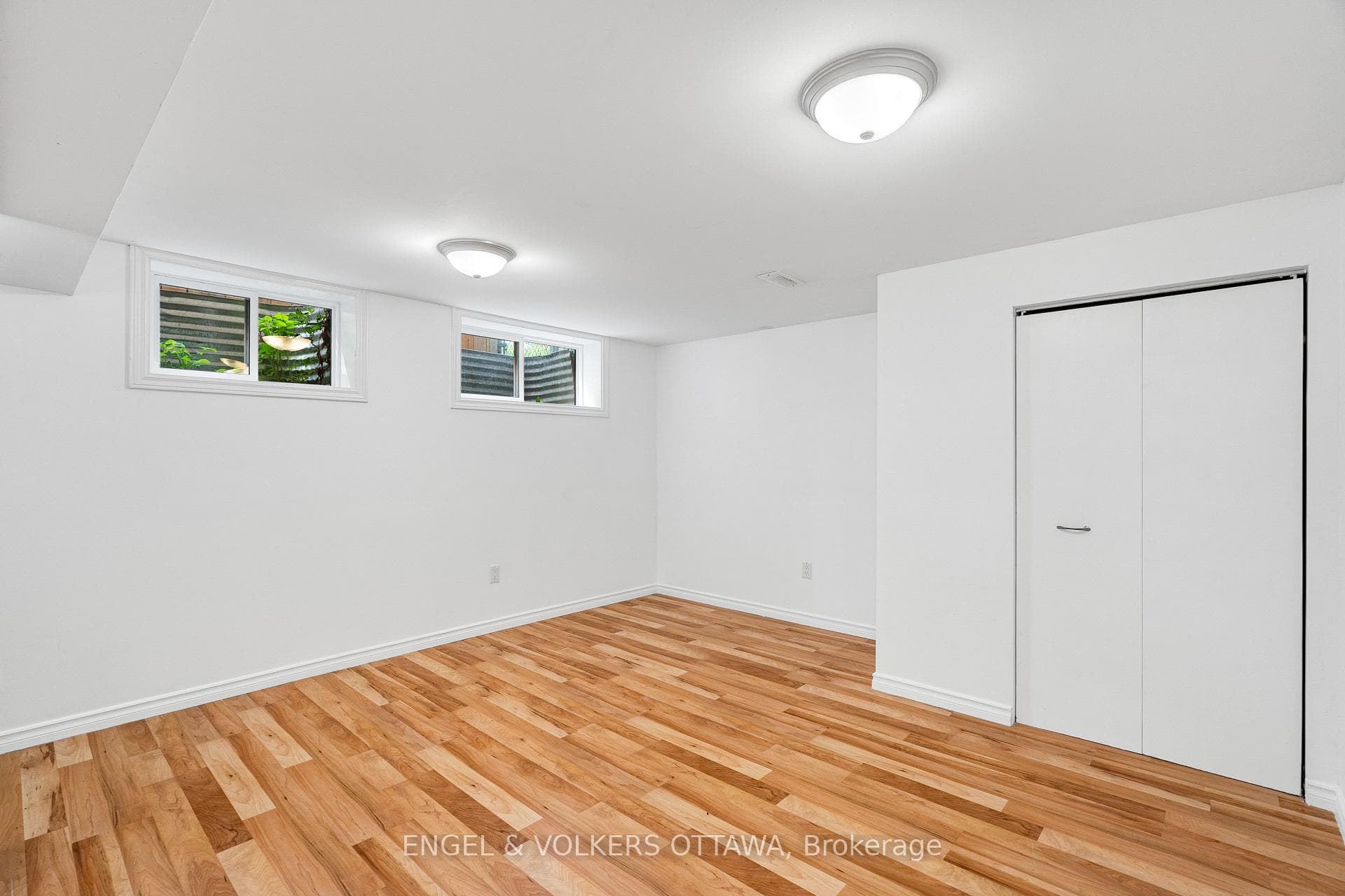 977 Blythdale Road photo 27