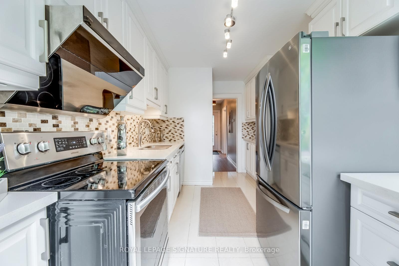 118 Blantyre Avenue photo 11