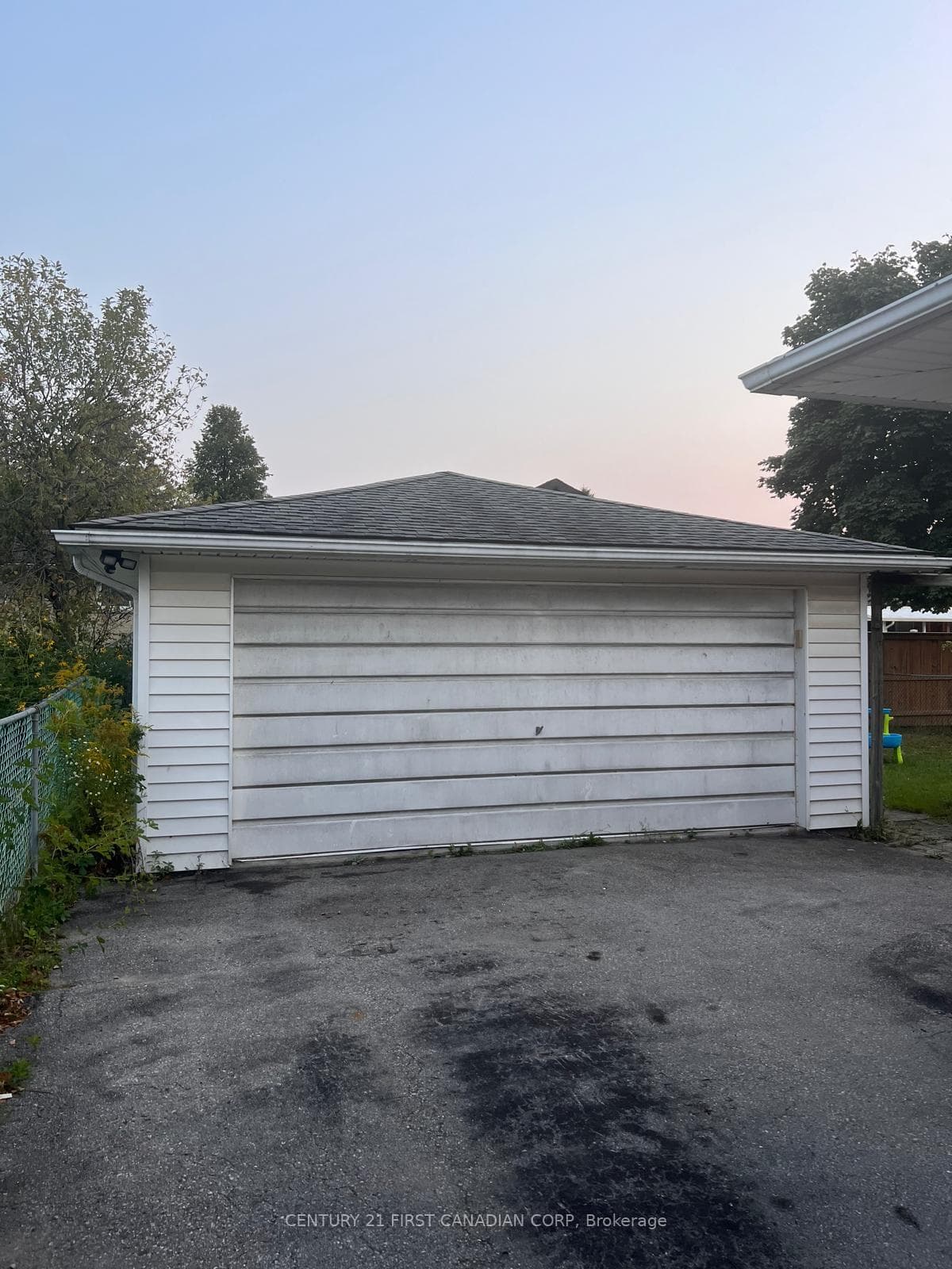 116 Alayne Crescent photo 29