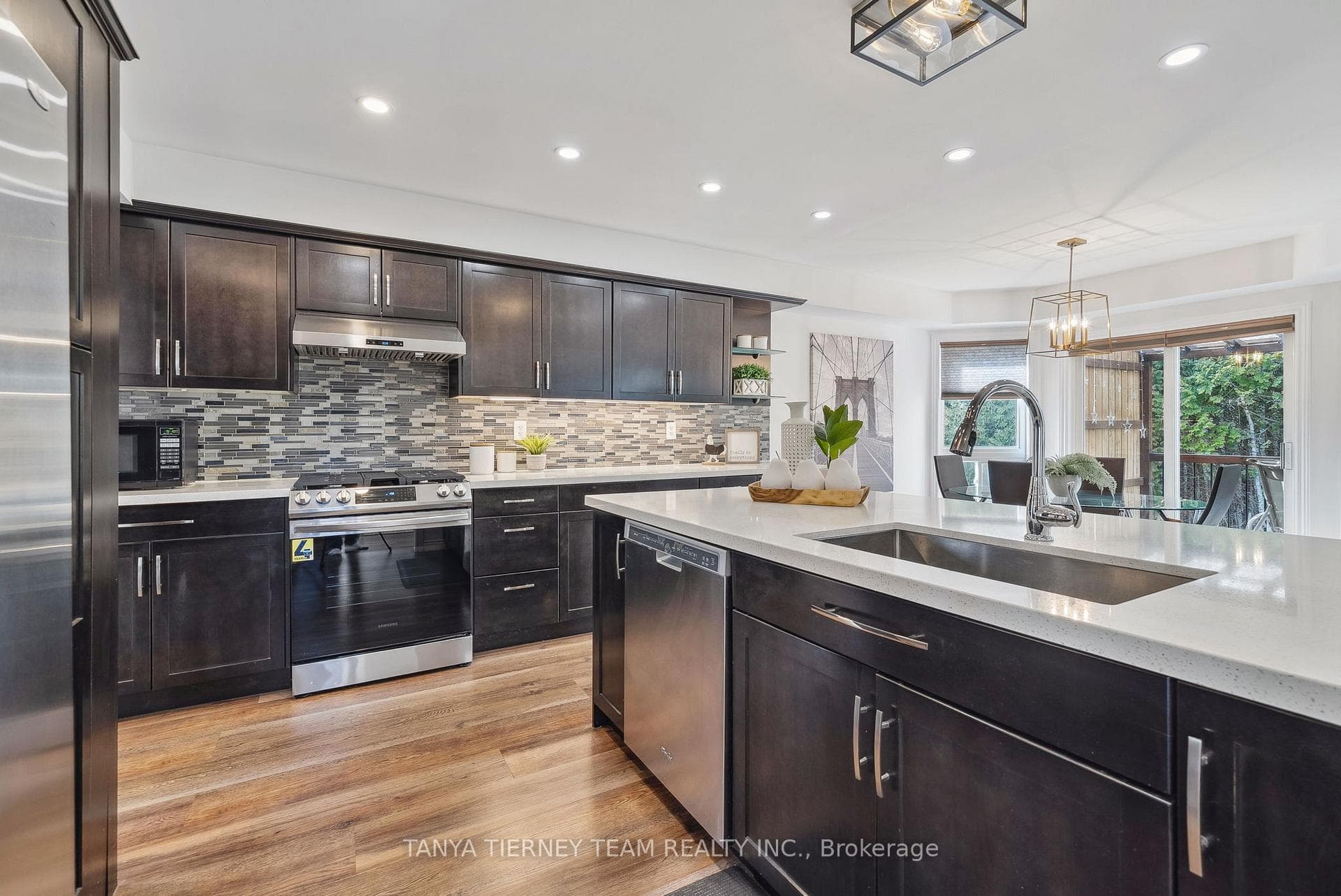 170 Sleeman Square photo 12