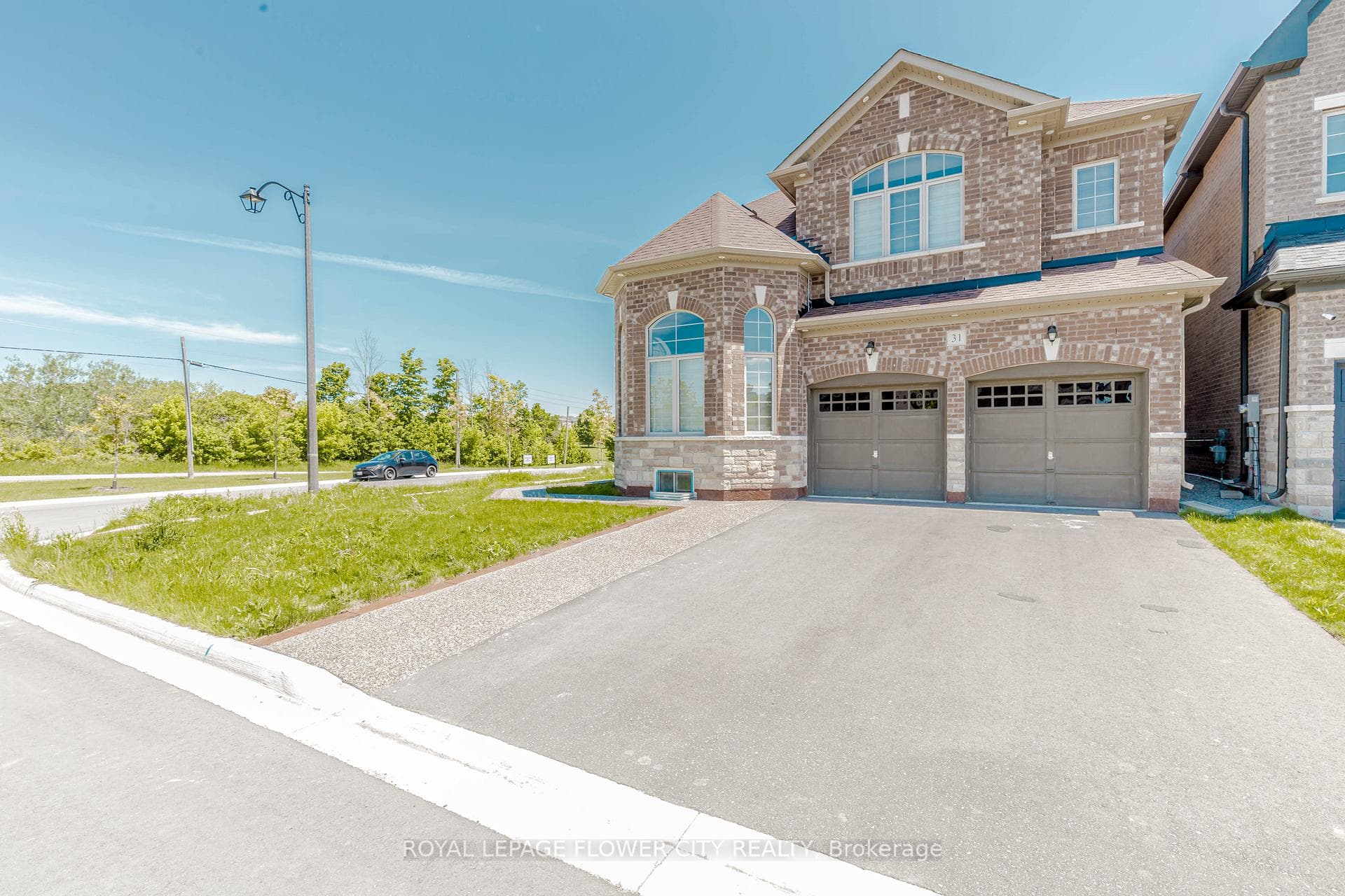 31 Betty May Crescent photo 2